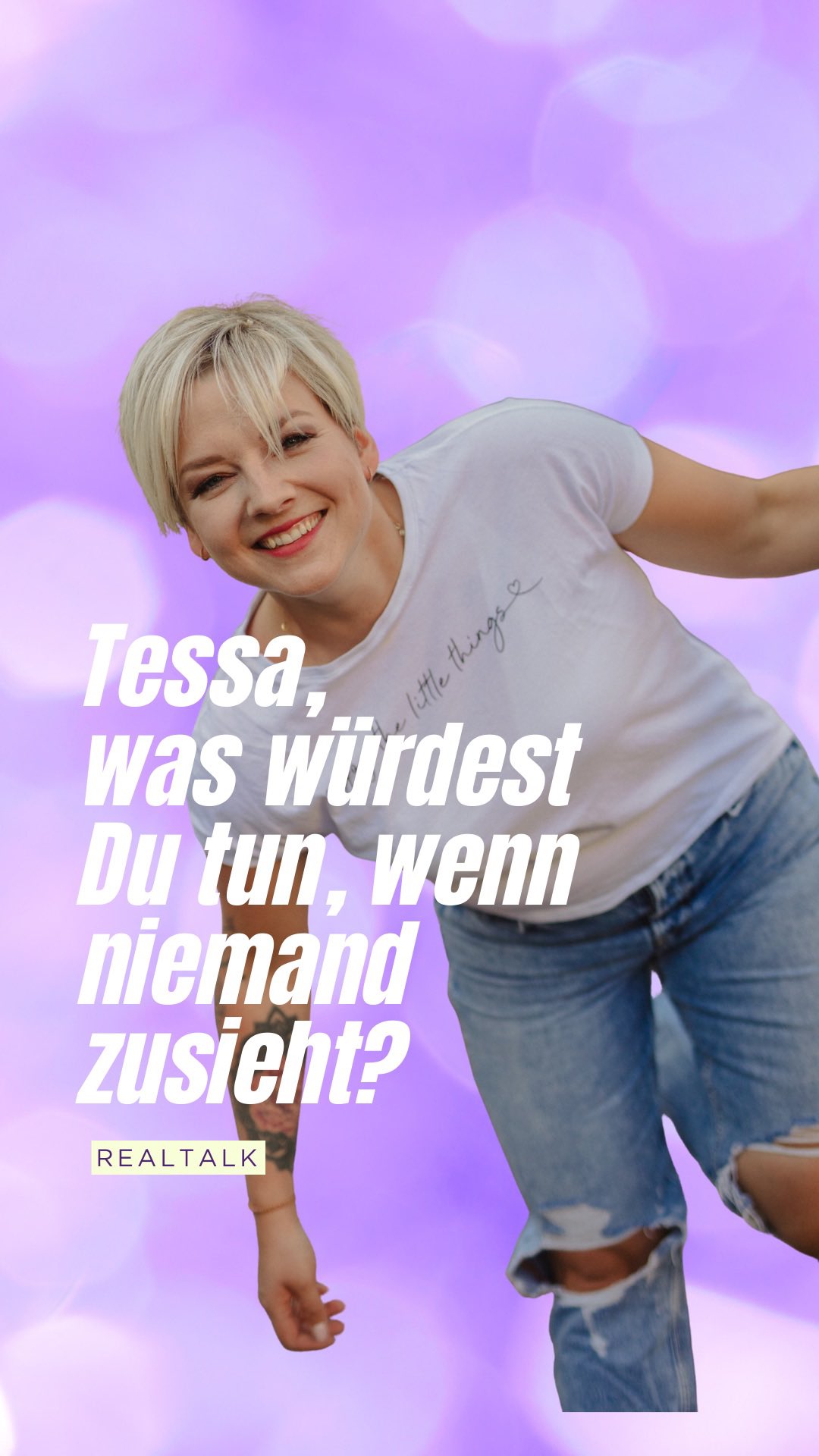 Wer bin ich, wenn niemand zusieht? 🫥
#letsgrowtogether
#unternehmensgründung
#businessbuildung
#heart&hustle
💃 Ich würde auf der Straße tanzen… Nein vielleicht sogar mitten aufm Rathausplatz!
Aus dem nichts heraus… Nein… tatsächlich einfach aus einem spontanen Gefühl.
Einfach weil mir grad danach ist.
🎬 Und ich würde es festhalten. Nen filmreifen Moment draus machen und zelebrieren. 🤩
Warum auch nicht? Ich tu ja keinem damit weh.
✨ Allein der Gedanke daran, löst Magie in mir aus. Endorphine.
Und doch ist die Wahrscheinlichkeit so klein, dass ich mich traue es einfach mal zu machen.
Und tatsächlich nur, weil ich Angst habe vor der Meinung anderer. Vor den ablehnenden Blicken.
Würdest Du mich unterstützen?
Dancing-Date? Machst Du mit? 😍
Lass es mich in den Kommentaren wissen ⬇️
Und was würdest Du tun, wenn keiner zusieht? Vielleicht können wir Dich auch unterstützen. 😉