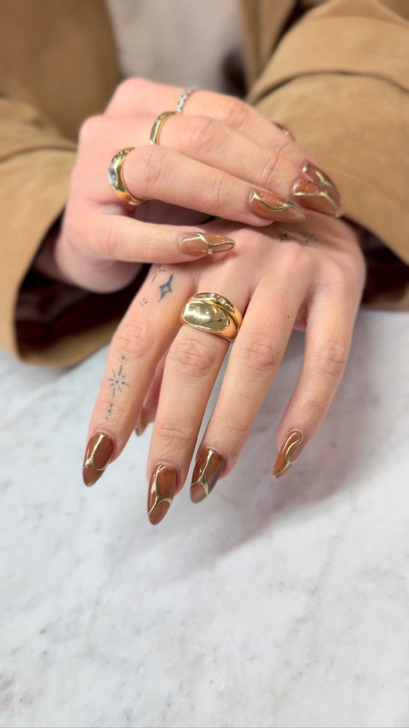 Rich, dimensional, and dripping in luxury. ✨
Cat Eye Colour 33 paired with sleek gold chrome accents — the perfect balance of warmth and elegance. Autumnal tones, but make it luxe. 🍂💫
#BondiNails #CatEyeNails #GoldChromeNails #NailGoals #NailInspo #SydneyNails #LuxuryNails #AutumnNails #ChicNails #GlossyNails #NailPerfection #NailArtSydney