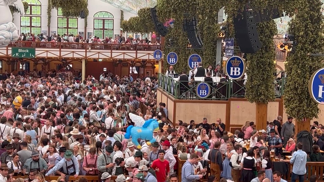 Trust us, begin your planning NOW for Oktoberfest! Bubbly Tourist provides hints here 👇 on booking...
https://www.bubblytourist.com/post/oktoberfest-in-munich-mystery-solved-how-to-get-into-a-tent
#bubblytourist #oktoberfest #OktoberfestFun #oktoberfest🍻 #Oktoberfest2025 #hoffbrauhaus #travelmorelivemore #TravelMore #travelholic✈️ #travelholic #traveltheworld #lovetotravel #traveler #wanderlust #ilovetotravel #travelmore