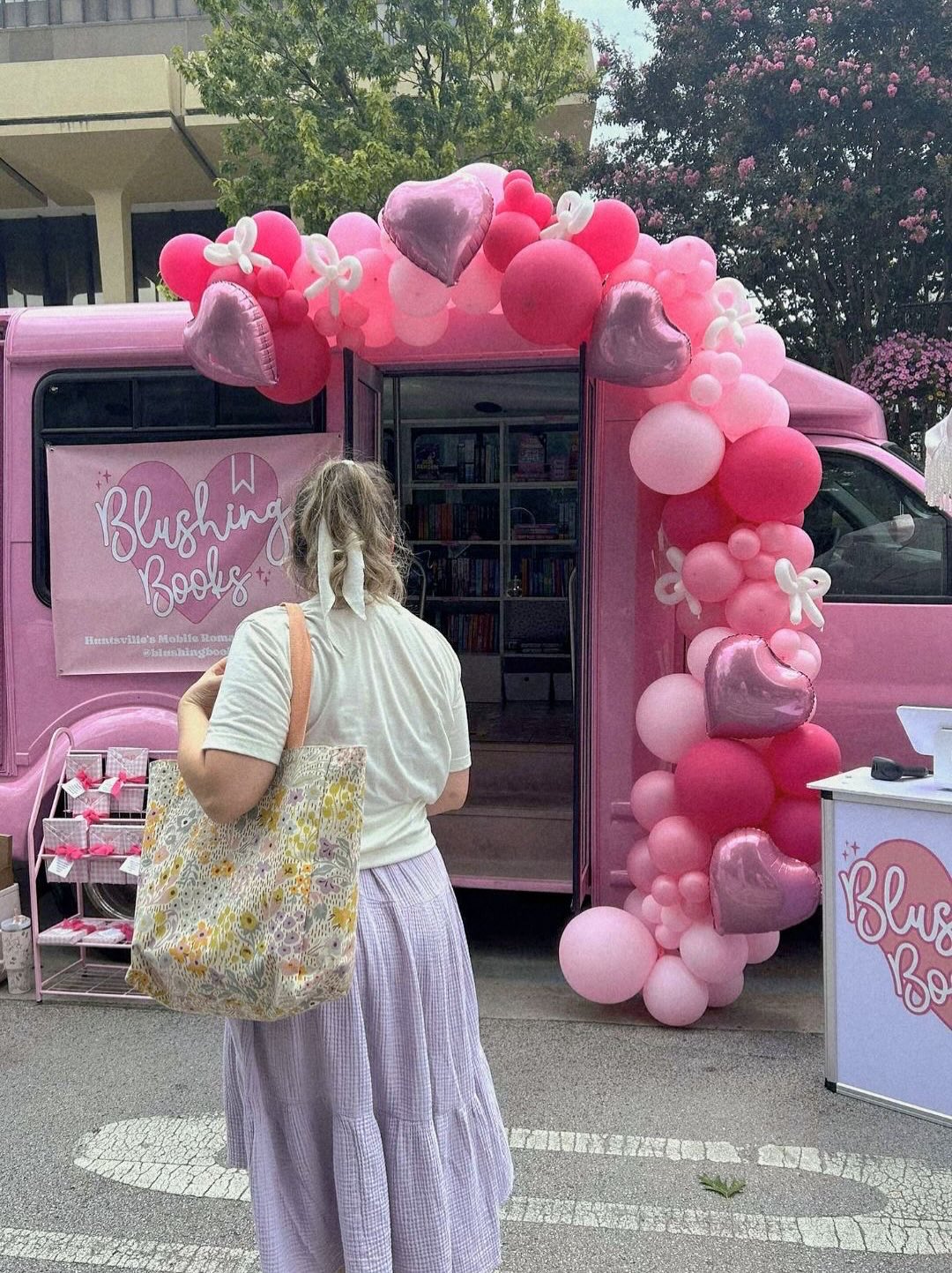 Client Photos 🩷📚
Still blushing over this dreamy pink garland moment with @blushingbookshsv 🩷
Loved bringing their book bus to life with all the fun pink balloons! 🎈
Booking now for fall events in Huntsville & surrounding areas!
#huntsville #huntsvillealabama #huntsvilleballoons #balloonstylist #balloongarland #balloondecoration #huntsvillepartystylist
