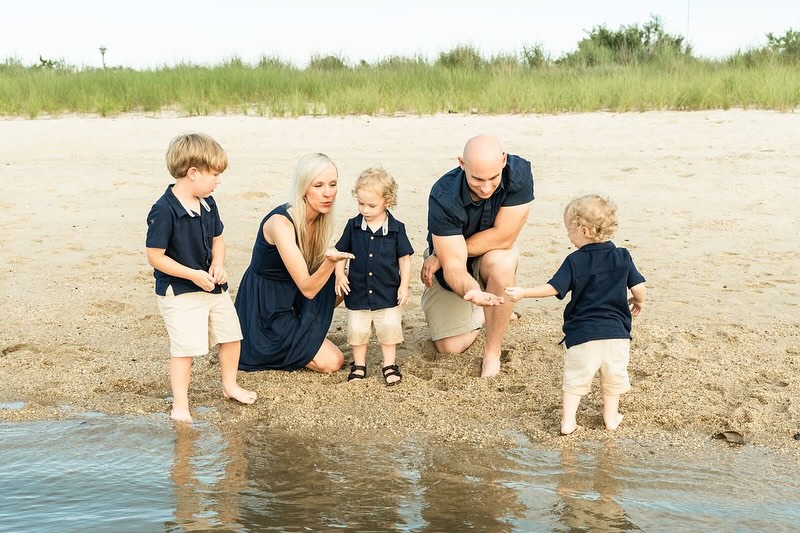 My fall family session schedule is ready for you! I will be sending it out soon to previous clients! I feel the most prepared this year for families of all ages.
“My aunt/friend has a nice camera.” Yes, it does start at a nice camera and then goes to getting people and kids comfortable in front of the camera. Prompting 5 people and keeping them moving for the entire session. Using three or more backdrops and then editing the photos so they are worthy of your walls. And I didn’t even mention helping with outfits and using the information about their ages to greet each child. I have never felt more confident as a family photographer to exceed your expectations. 📸