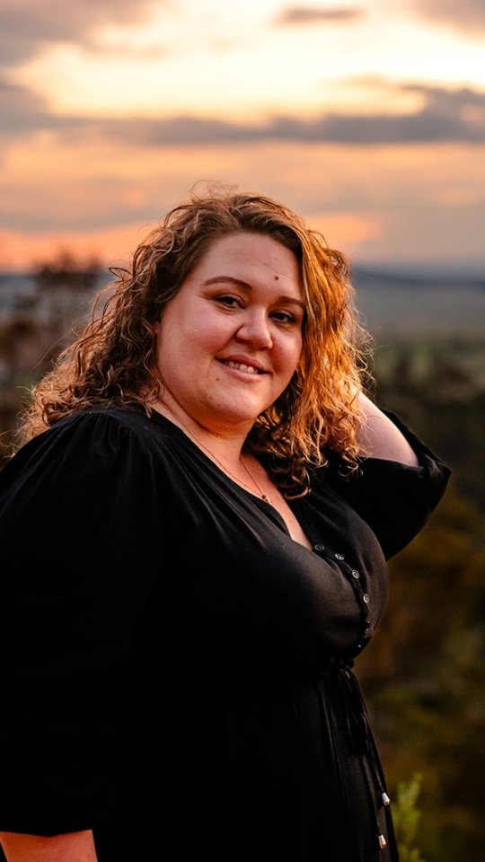 🌲 Thoughts from the Mountains
This morning the air is sharp and a damp mist clings to the hills. I'm reminded that there is a magic in the cool of Winter and in this last chill before the blooms of Spring. It invites a pause, a breath before a new song begins.
For many, Winter is a moment of rest and slowing. However, for us in the Mountains here, it is often our busiest time of the year with so many new faces coming to enjoy some fun in the snow and on our majestic slopes.
But I think we forget that resting, slowing down, is a vital part of the cycle too. The trees know. The animals and the flowers know.
✨ Have you remembered to rest? Any tips?! 😘
🌚 What’s one way you’ve let yourself slow down this winter? 🌝
🙏 And thank you beautiful @renae_maree88 for these sweet precious moments!
🤣 I don't think I've laughed so hard in a long time creating these memories with your and your hilarious and divine clan! 🩷
#goldenhour #loveisthebestadventure #holdthemclose #sweetmemories #coomafamilyphotographer
#canberrafamilyphotographer