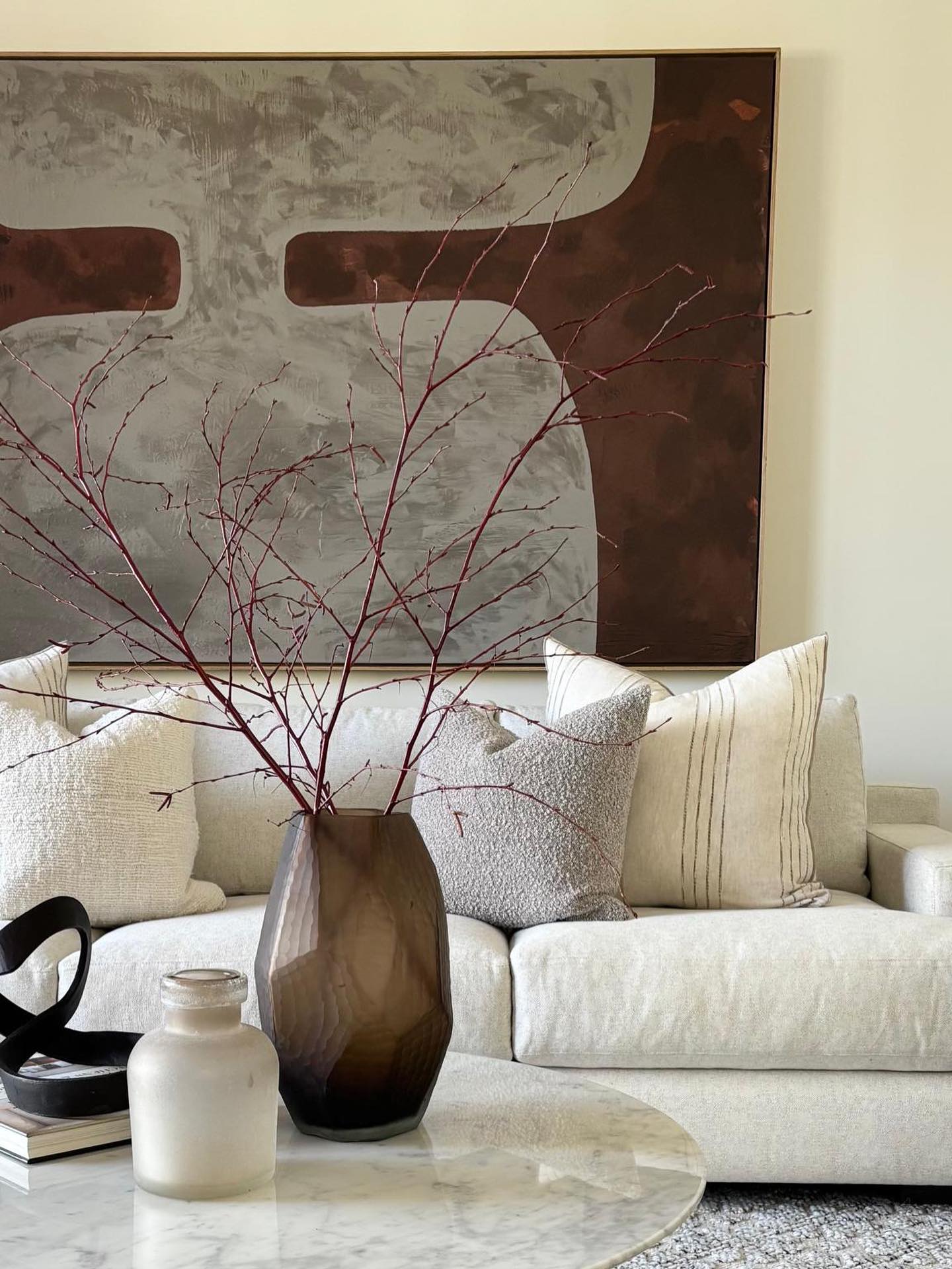 As interior designers, the time we spend planning and custom designing each project is our difference.
Agent. @chelsiecargill
@rtedgarbayside
Styling @auraandforminteriors