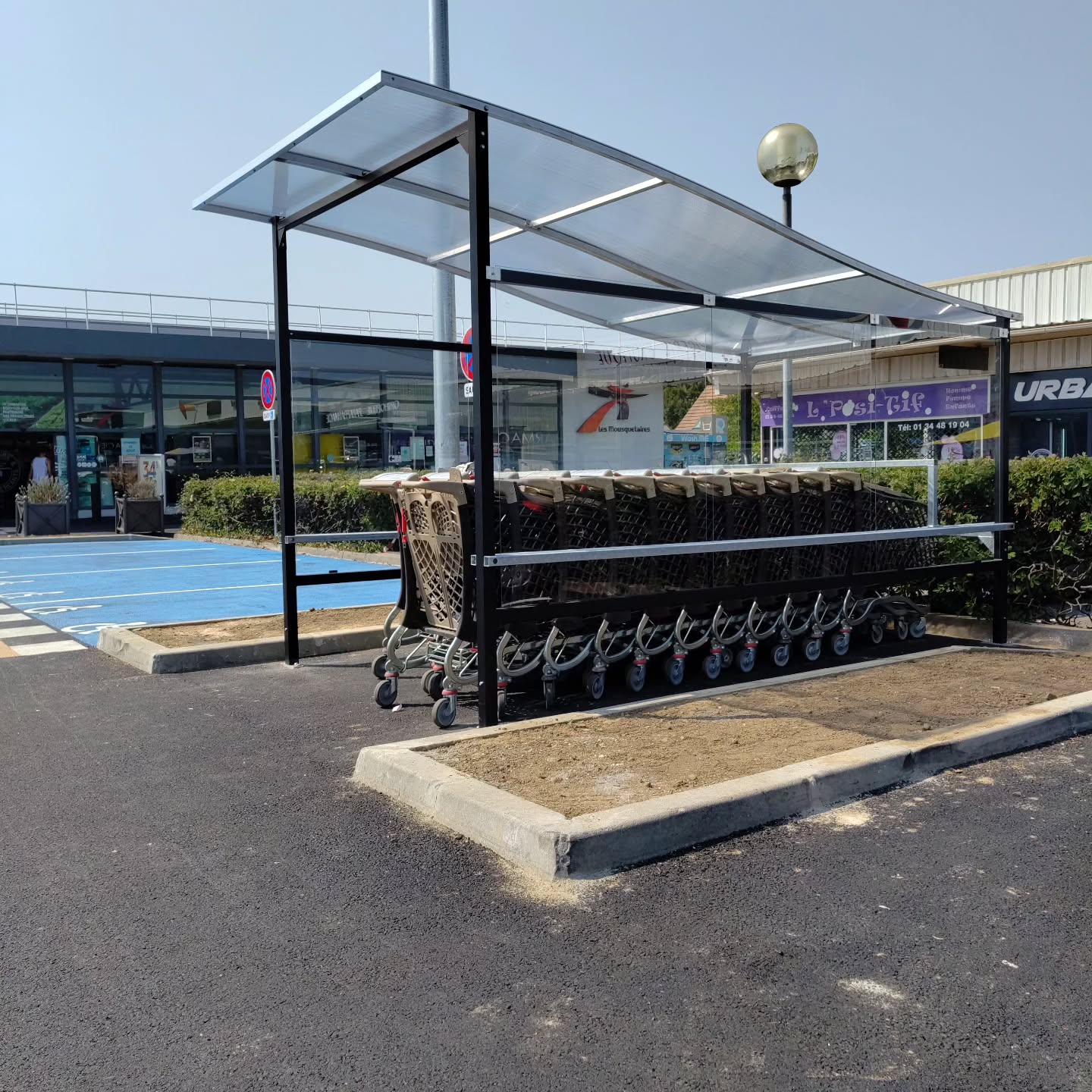 ✨ Nouvelle installation à Méry-sur-Oise ✨
3️⃣ abris chariot EVO 4 tout juste posés pour l’Intermarché de Méry-sur-Oise 🛒
Un vrai plus pour le confort des clients et la bonne organisation du parking 🚗➡️🛒
Fabrication française 🇫🇷, installation rapide et robuste 💪
Merci à l’équipe Intermarché pour leur confiance 👏
#abrichariots #abrichariot #abricaddie #abrischariots #abrischariot #abriscaddie #abrigms #abrisgms #merysuroise #idf #intermarchéfrance #intermarché #gms #LeTempledumobilier #luxurybag #MadeInFrance #rollsroyce