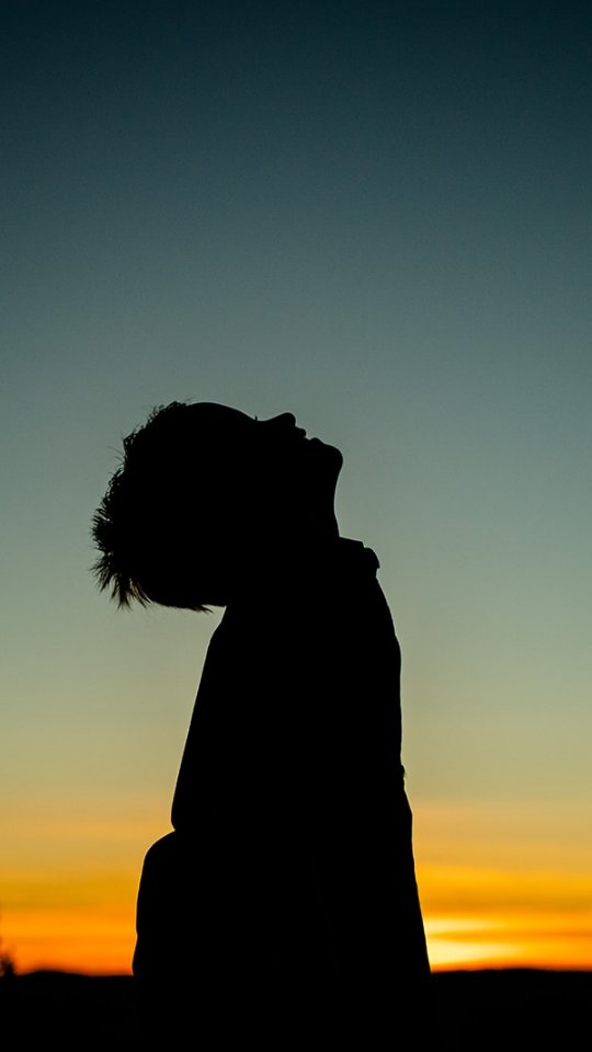 Those sweet moments! Ahhh! They're sooo flippin precious!
STORY TIME...
I was gardening the other day with miss Sparko and we found a little green frog 🐸 so I asked what its name might be and she looked me with this earnest little face and said 'Tippy the Crust-Eater!'... Uuummm ok!!!??? Like this is the most logical name for a frog...so yeah, carry on queen! Haha! ☀️
Is it just my kids or do yours come up with wild names for random creatures/pets/things?? 🧐
Also can we just hold space for a moment for this stunning little clan!? ✨
Their connection is just about the sweetest thing in the world! What an adventure running though those trees and discovering the fairy houses of Mount Gladstone and dancing on the lookout! 🕺🏼
Thank you so much @bianca.bott.39 for this moment!! Xoxoxo
#frogsarecool #presciousmoments #froglife #theygrowupsofast #kidsarehilarious #coomafamilyphotographer #katiephillipsphotography #loveisthebestadventure #nikonaustralia #canberrafamilyphotographer