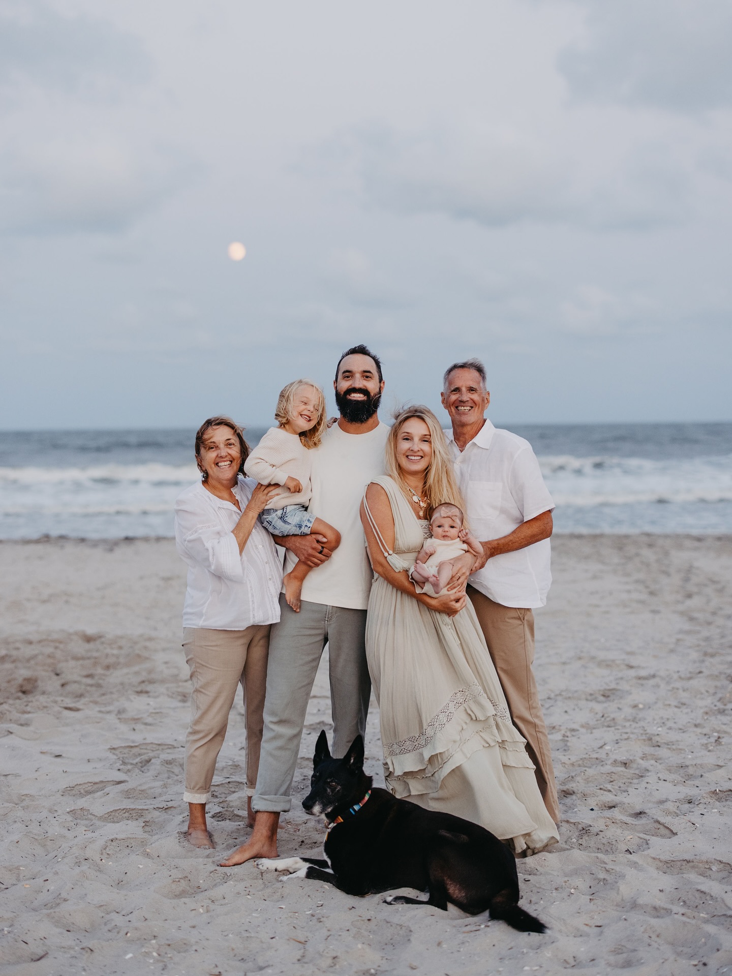 Yes it took everything in me to not make just Isis the sweet princess pup the cover photo. Good thing she has two wee tykes in her tribe to share in the cuteness. Guess you’ll have to swipe. Happy 40th (+ a few days) anniversary to Rich and Kate - the grandparents💕