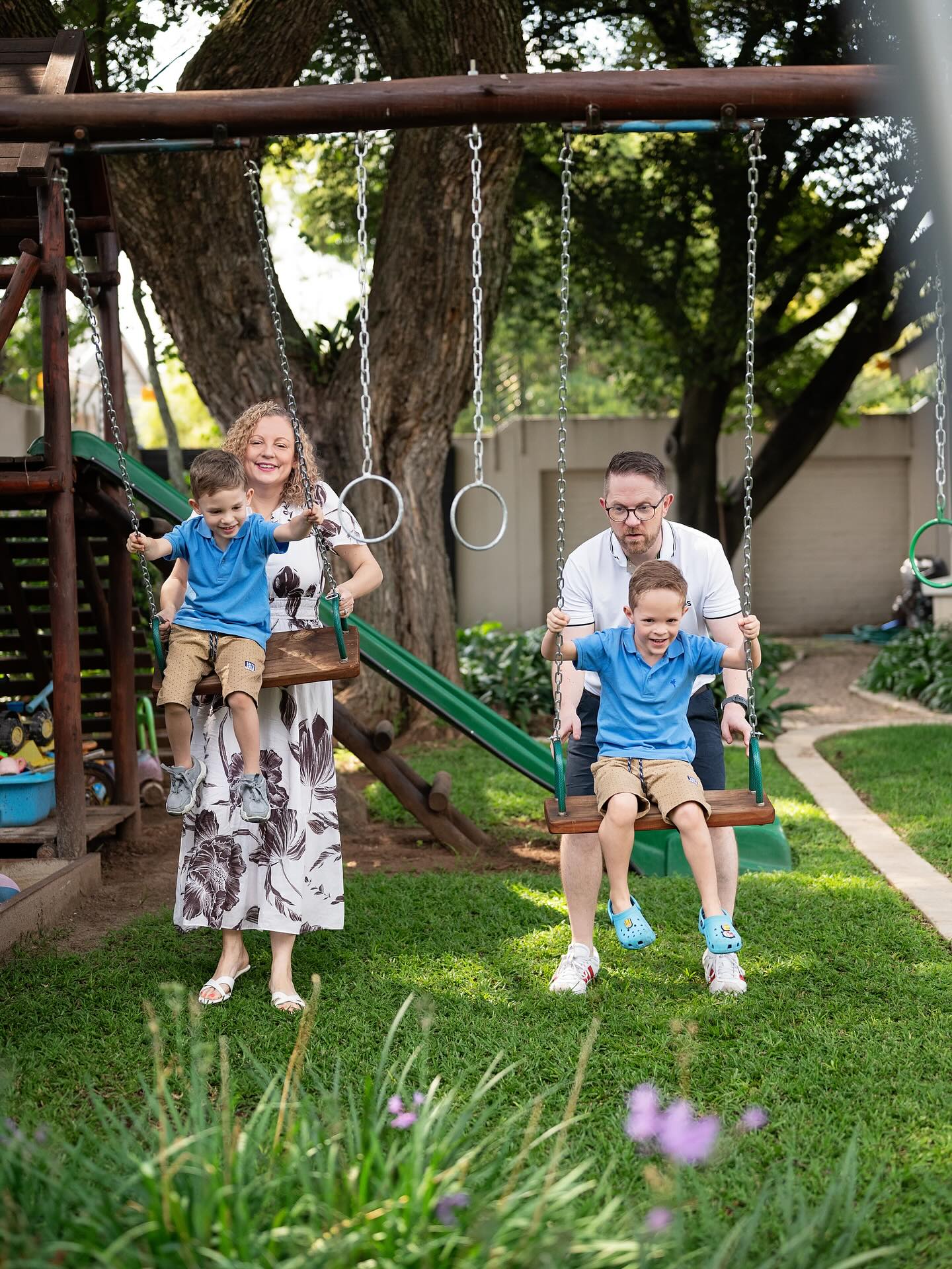 Bringing the photo shoot to your happy place! Nothing is more authentic than capturing a family having fun in the space they love the most. I had the best time documenting this family’s laughter and joy in their own backyard. These are the moments that feel like home.
#JohannesburgFamilyPhotographer #JoburgPhotographer #InHomePhotoshoot #LifestylePhotography #AuthenticFamilyMoments #CandidPhotography #FamilyFun #InHomeSession #FamilyPhotography #RealLifeCaptured #JoburgFamily