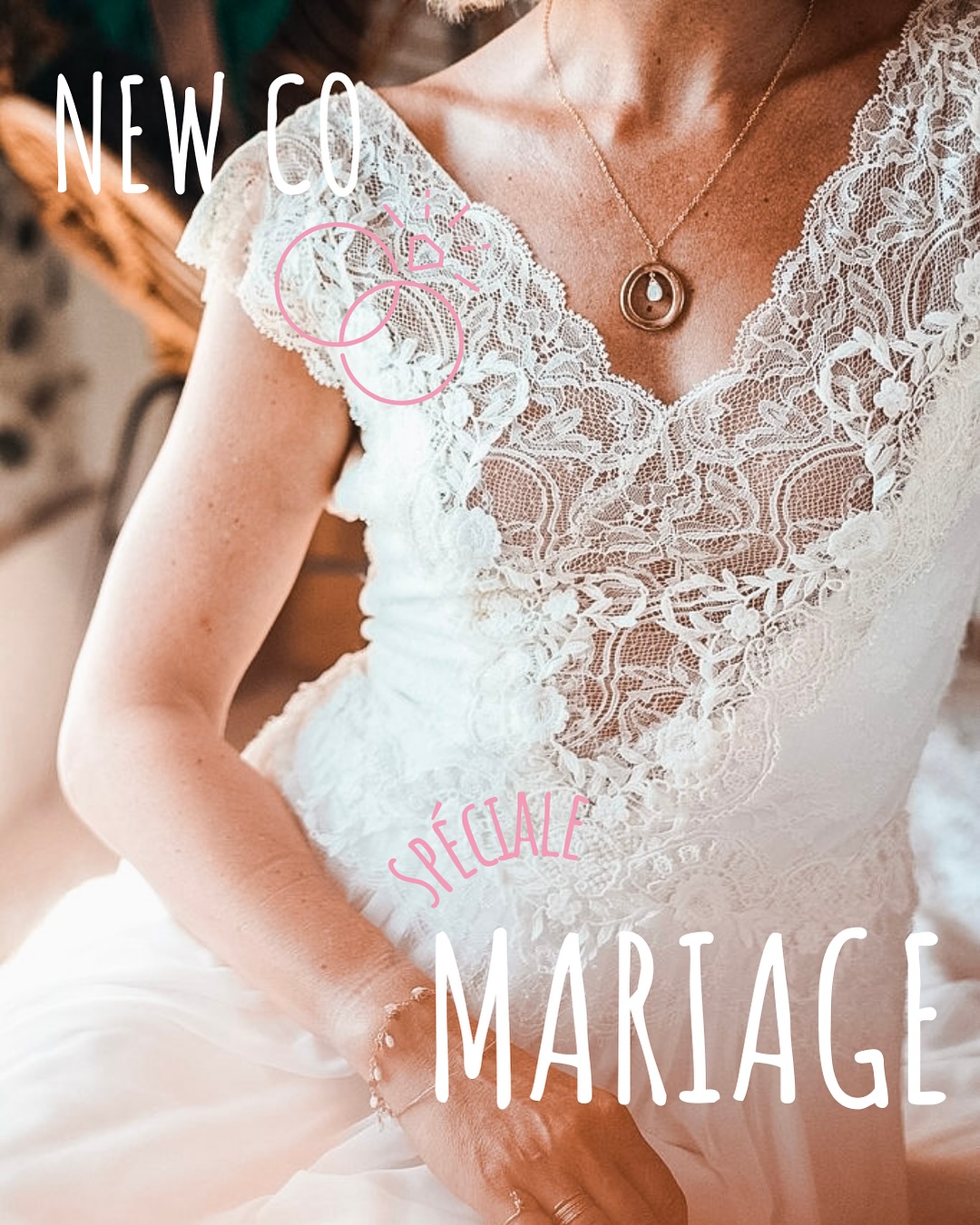 💍 C’est la toute première fois! 🤍❤️
ELLUCE est très heureuse de vous annoncer l’arrivée de notre toute première collection MARIAGE !!
Jusqu’ici, on avait le plaisir de vous accompagner au quotidien, mais il devenait évident que nous souhaitions aussi être à vos côtés lors des moments forts, uniques et inoubliables de la vie. Cette collection est née de ce désir : célébrer l’amour, les promesses et l’engagement avec des pièces chargées de sens et d’émotion.
Des bijoux pensés pour les grandes promesses, les petits gestes, et tout ce qu’il y a entre les deux.
- NOUS incarne l’éternité du lien, avec son cercle en bronze et sa nacre de Tahiti en goutte, comme un battement suspendu ,symbole d’un amour infini.
- RIZIÈRE s’inspire du lancer de riz traditionnel, clin d’œil à la prospérité, à la chance et à la fécondité. Un bijou comme une bénédiction.
-SEMAINIER, ce sont de fines bagues diamantées à accumuler, pour célébrer le quotidien, les attentions, les promesses qui se renouvellent jour après jour.
Trois axes, trois façons de dire oui à l’amour, à la vie à deux, à la beauté des instants partagés.
Vous découvrirez sur le site une quatrième proposition qui vous amènera davantage vers les îles!!😜
Dites moi son nom en commentaire et je vous envoie un petit code promo sur cette nouvelle collection si vous trouvez!!!🤗❤️🌈
À cette collection 2026 se sont naturellement ajoutés quelques pièces familières de la maison, en parfaite harmonie avec son esprit et idéales pour le grand jour. ❤️
Collection SUR COMMANDE!
⚠️ Alerte ❤️ :
Si votre compagne vous parle de notre collection mariage deux fois… c’est un signe.
Trois fois ? C’est une demande déguisée. 🫣💍
#artisanatfrançais#faitmaiinavecamour#créatricebijoux#bijouxpierresnaturelles#bijouxmadeinfrance#bijouxdurables#cadeauxmariage#prendresoindemoi#ressentir#mamanactive#jaimelanature#momentpoursoi#cadeaufemme#villedepau#biendanssapeau#mafamille#emotive#developpementpersonnel#oceanvibes