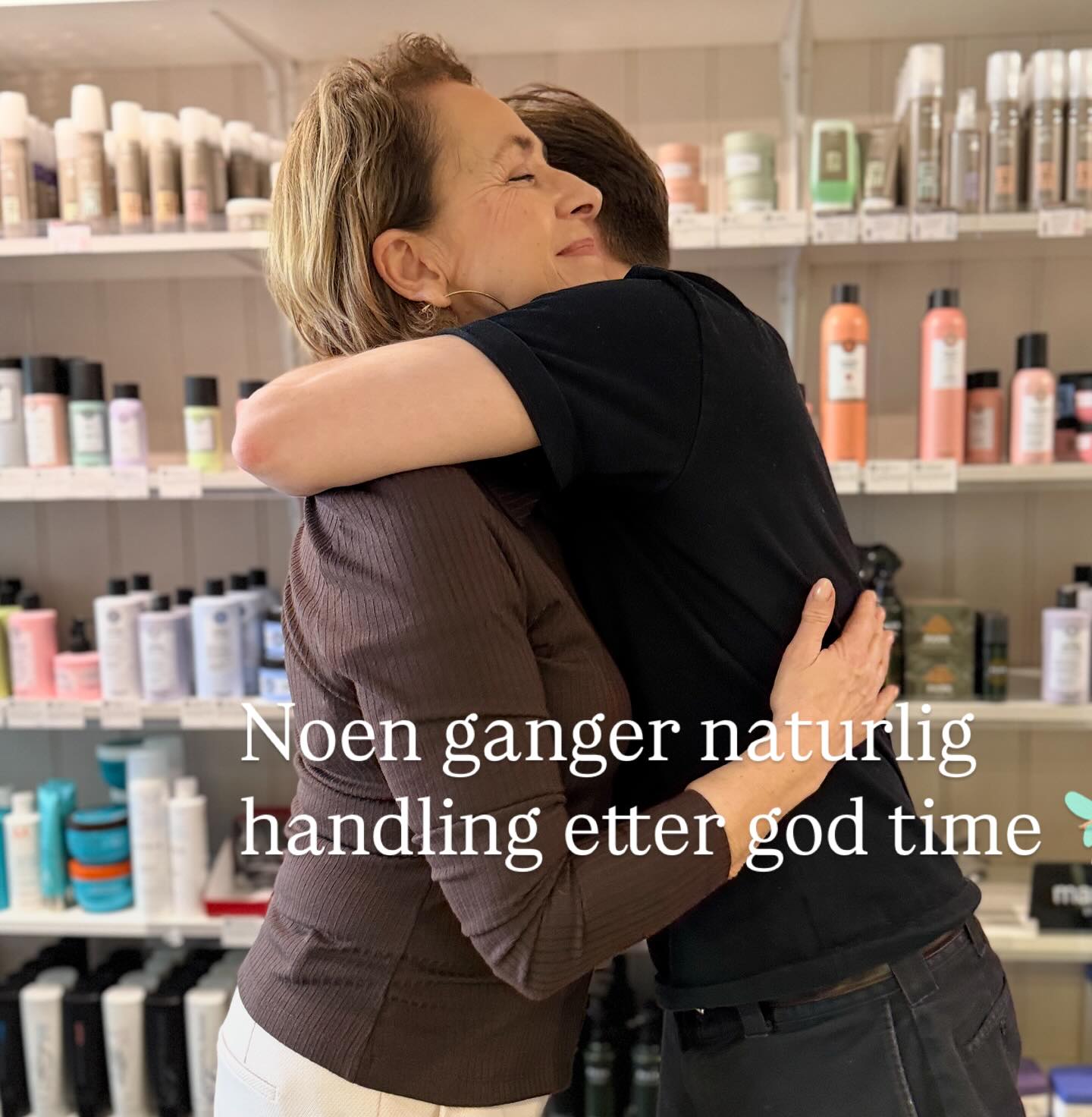 En time hos frisøren handler mye om hvordan vi får folk til å føle seg. Utenpå og inni. 🧚🏻💕#nfvb #wellaeducation_norge #marianilastockholm #cutrin