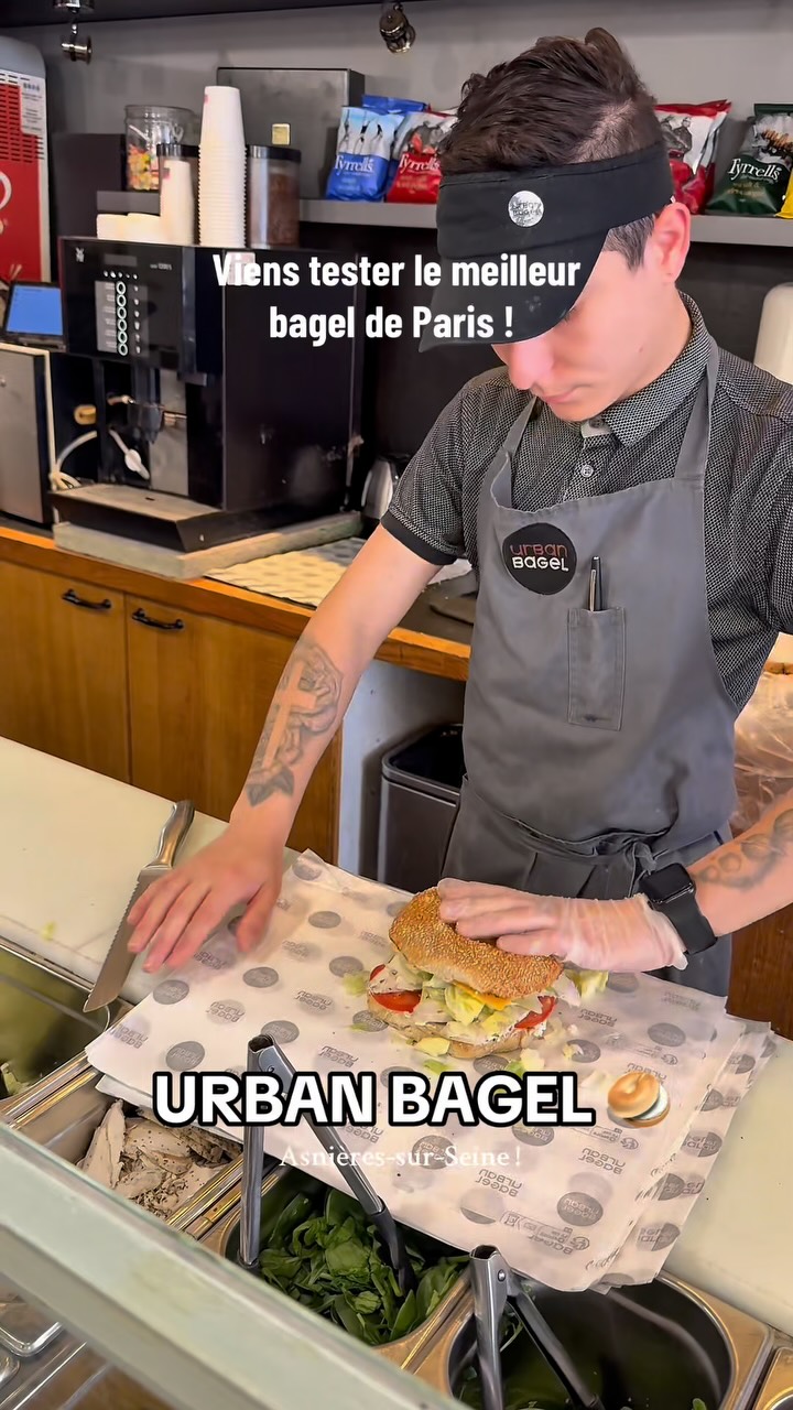 🥯✨ Tu veux tester le meilleur bagel de Paris ?
➡️ Viens chez Urban Bagel à Asnières-sur-Seine !
📍 21 Rue Maurice Bokanowski, 92600 Asnières
🕙 Ouvert 7j/7 — 10h à 22h
Pain artisanal, produits frais & ambiance conviviale… le combo parfait 😋
#bagel #sandwich #restaurant