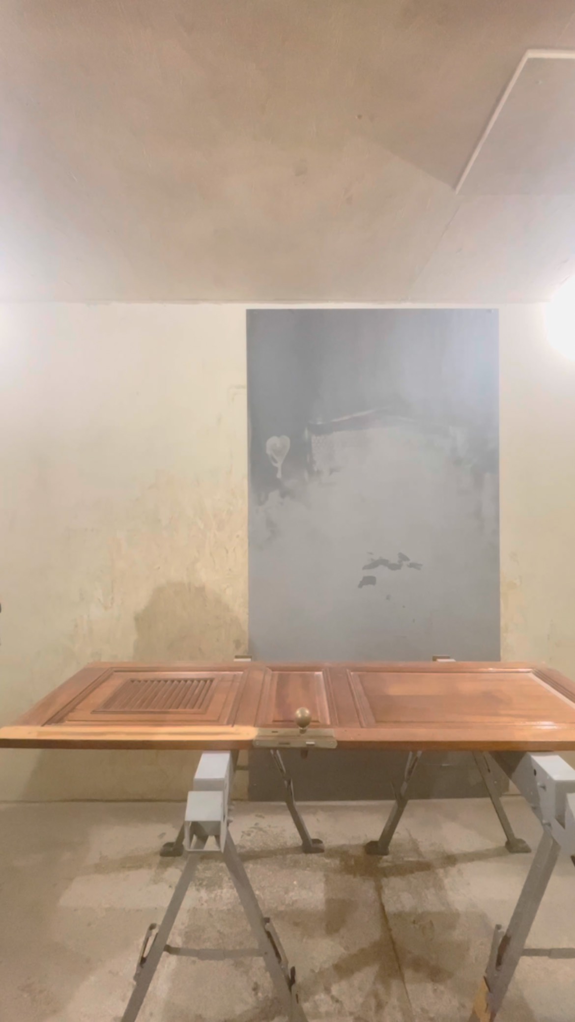 Aerogommage d’une porte en acajou avec un vernis marine #aerogommage #bois #entrepreneur #portes