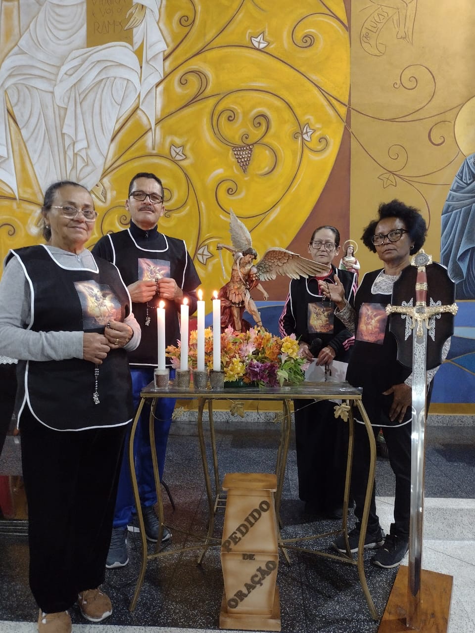 4º dia da Quaresma de São Miguel 🛡⚔️
(Terça-feira 19/08)
A certeza da vitória de Deus em nossa vida por meio do Arcanjo São Miguel nos enche de esperança nesse tempo tão especial para a Igreja e para nós, seus devotos.
Quaresma em honra do glorioso Príncipe dos Anjos, nos colocamos debaixo de sua proteção e invocamos seu auxílio em nossas necessidades.
Que ao longo desses 40 dias tenhamos a graça de uma intimidade com Deus, por meio de São Miguel, e que os santos anjos nos acompanhem a cada dia!
PARTICIPE, amanhã quarta-feira 20/08 5° dia às 20h.
⛪️Igreja Santa Luzia
📍Rua Clara Muchine Costa, 351 Jd. Saporito Taboão da Serra -
ℹ️Info: Tel: 11 4137-8399 WhatsApp: 11 4139-1821
#paroquiasaopedroapostolo #paroquiasaopedro #paroquiasaopedrotaboao
#pspa.#Rezeconosoco #IgrejaMatrizSaoPedroApostolo #IgrejaNossaSenhoradasGraças #IgrejaMariaMaedaIgreja #IgrejaNossaSenhoradeFatima #IgrejaSantaLuzia