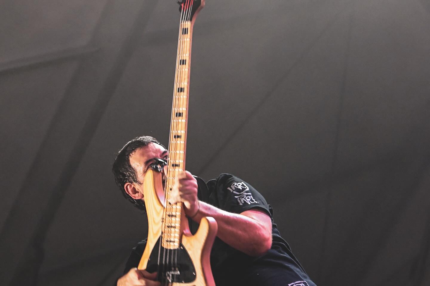 ESKERRIK ASKO ONDARRU!
Atzo beste behin azkenekoz Portuko Ranoin sentitu genuen energia eman zeniguten. Oso eskertuta oraingo honetan ere! Etq plazer hutsa Delirium Tremens taldeko lagunekin oholtza konpartitzea. Aupa ekipo!
Ayer nos volvisteis a dar la energía que recibimos la última vez que estuvimos en Portuko Ranpi,”. Muy agradecidxs esta vez también!
Y un gran placer compartir escenario con los amigos de Delirium Tremens. Aupa ekipo!
Hurrengoak/Siguientes
09/05 Artea @ Plaza (Jaiak)
11/08 Gasteiz @ IAK Kulturgunea + Zea Mays + Mursego + Eraso! + Nakar + Miren Narbaiza, Joseba Baleztena, Ander Mujika
📷 @eideriturriaga