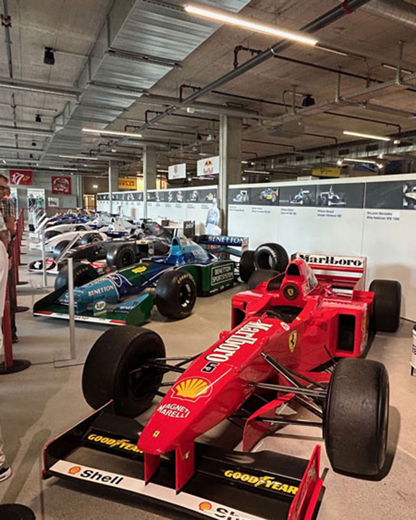 Volle Geschwindigkeit beim Sommeranlass 2025! 🚀🏁
Am 12. Juni erlebten die 86 Mitglieder des Donnerstag Clubs Oberaargau Motorsport zum Anfassen: Ein exklusiver Rundgang durch das @meilenstein_langenthal Formel 1 Museum & die Aquarium Bar in Langenthal – begleitet von Markus Bösiger und Ex-F1-Pilot Jo Vonlanthen.
#DonnerstagClubOberaargau #Formel1 #Motorsport #Meilenstein #Langenthal #Sommeranlass2025 #Networking #motorsportlegends