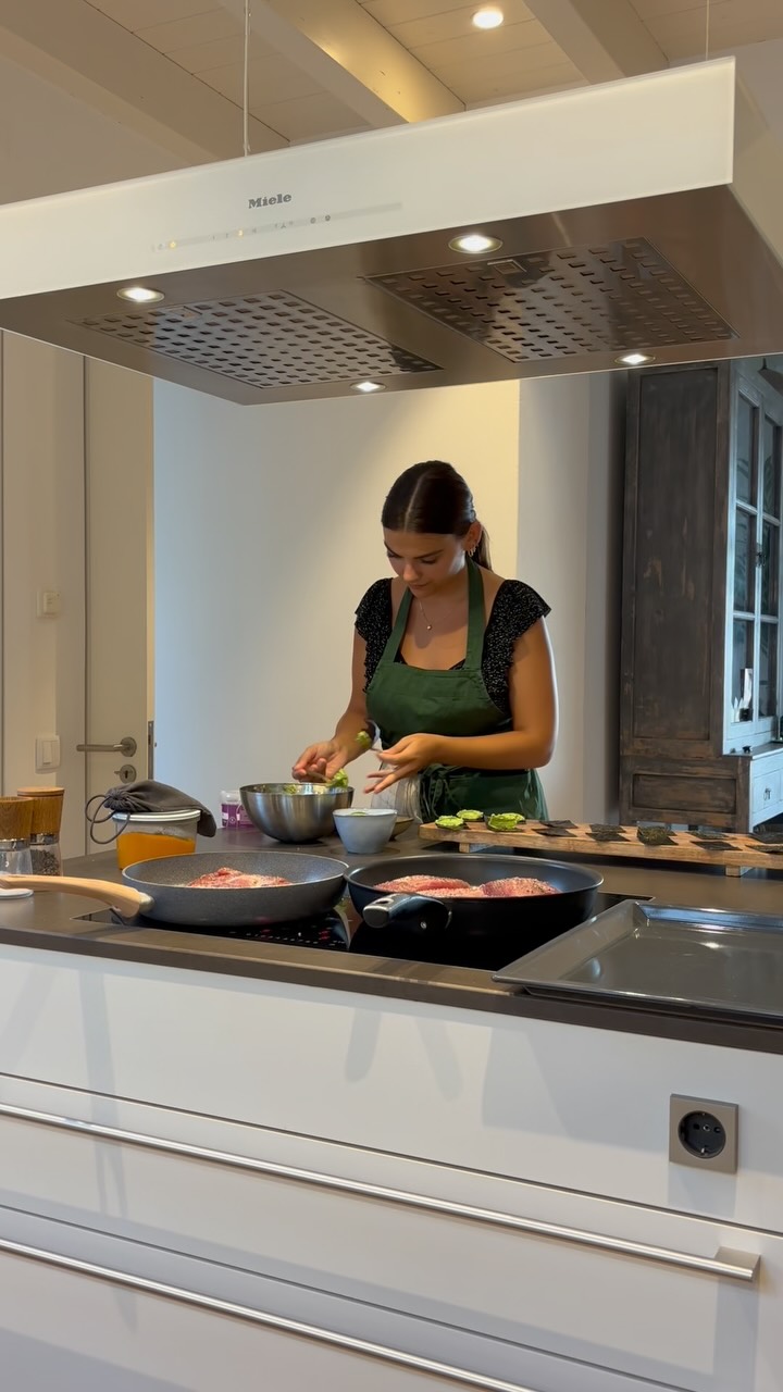 Your taste, your menu. Experience a private chef who adapts to every preference with creativity and flair