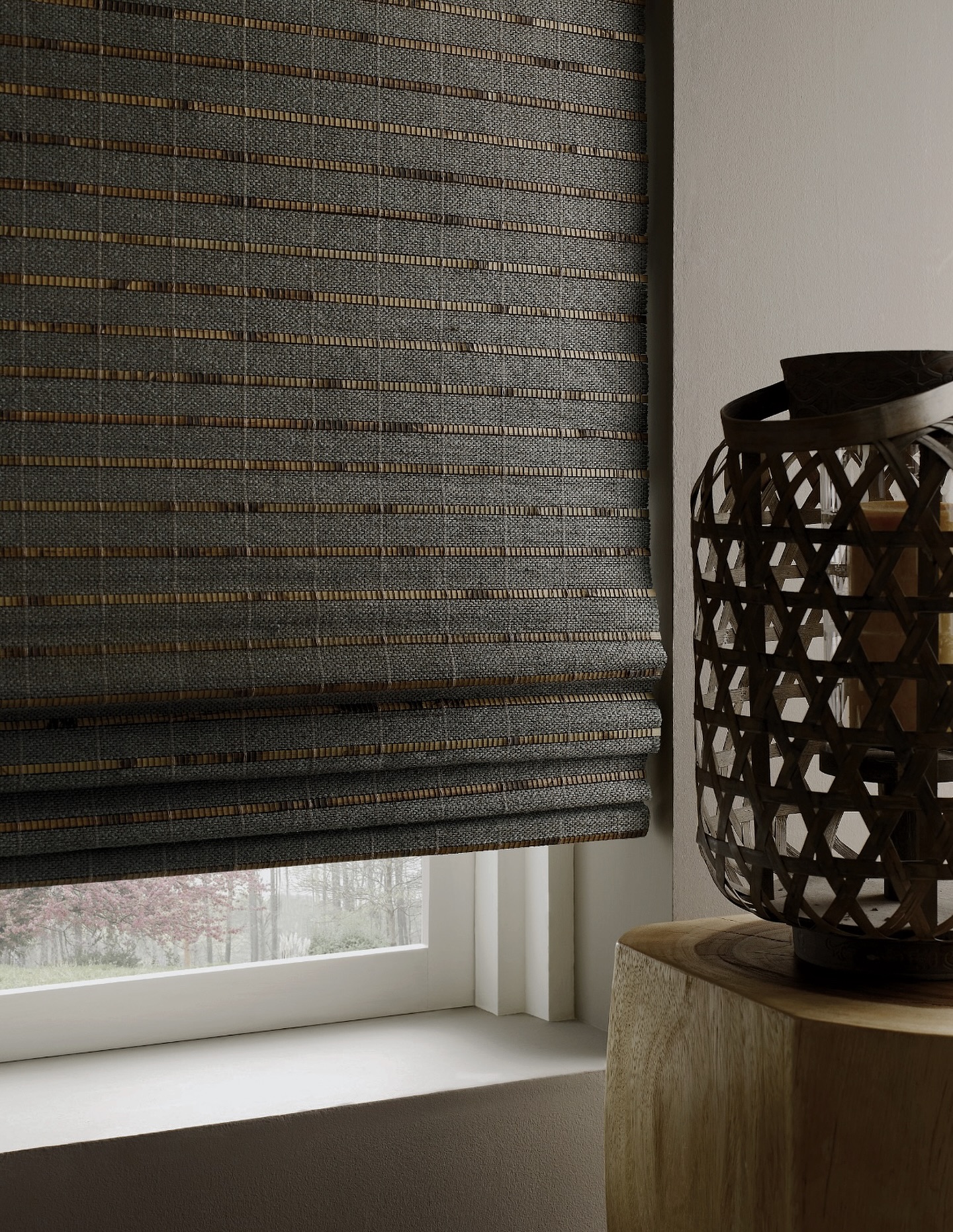 Your windows called they’re tired of being naked.
Whether you’re building new, renovating the ranch house, or just tired of squinting through your morning coffee, we’ve quite literally got you covered.
#1889designs | #wovenwoods #naturalwindowcoverings #hunterdouglas