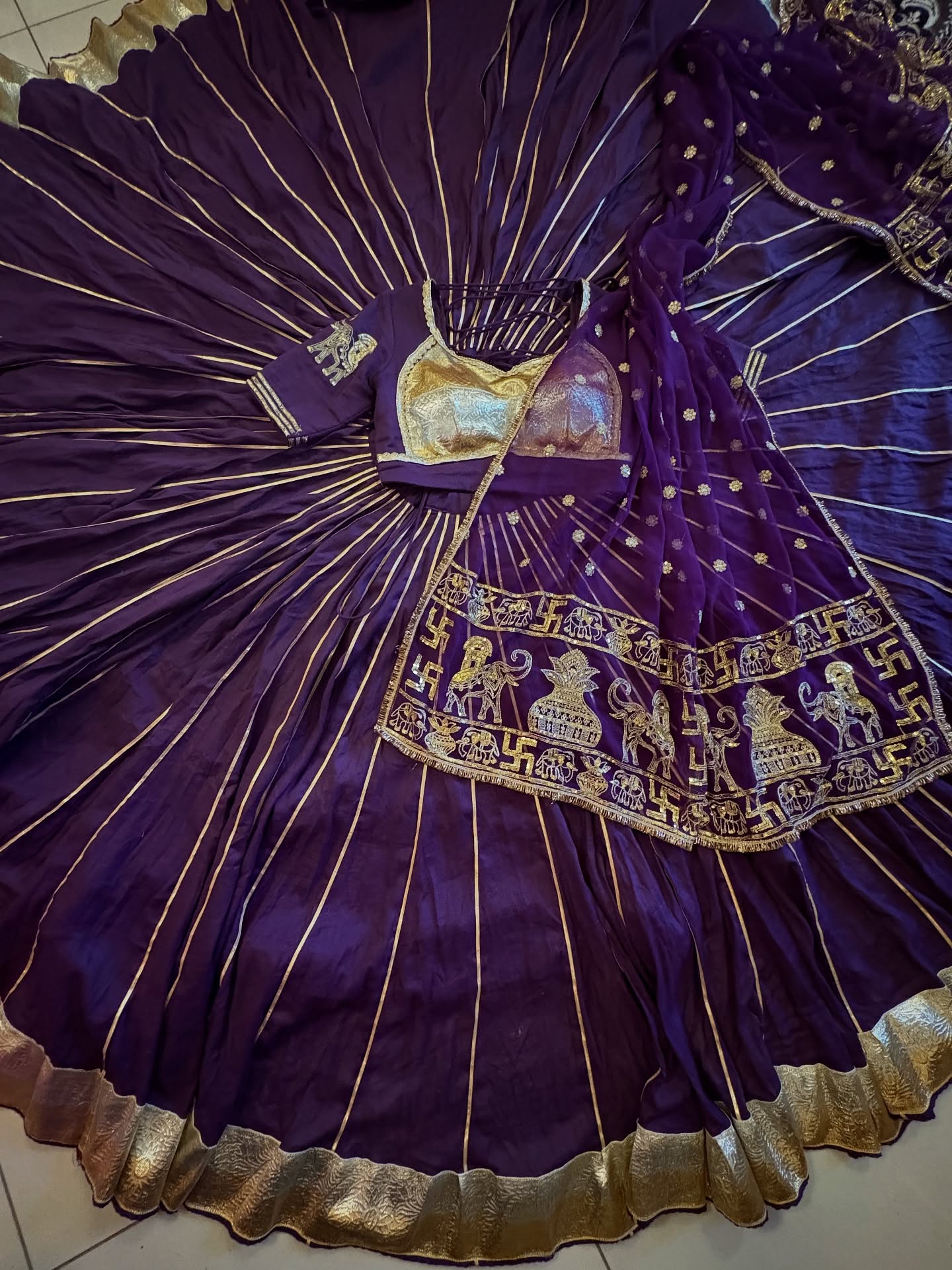 Our exclusive Chaniya Choli
collection is here to make you shine at every celebration!
#navratrispecial #navratri #dispatchingtousa #navratricollection #navratrichaniyacholi #navratrifestival #navratrivibes #navratrijewellery #navratrilook #navratrigarba #chaniyacholi #chaniyacholicollection #ahmedabad #gujarat #surat #naturephotography #instagram #explore #explorepage #réel #reelsvideo #reelitfeelit #shippingworldwide