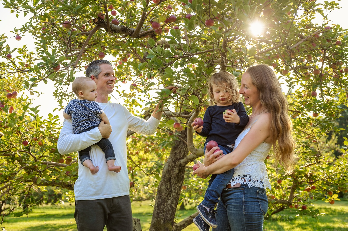 POV: You want family photos at the apple orchard but you don’t like cheesy.
It doesn’t have to be props & poses- there can still be connection, joy, & honesty all while enjoying the quintessential Vermont fall activity! Skip the mini session this year and capture photographs that are truly you.
Apple orchards are the perfect session location for families because it really feels like you are making a real memory, and you are!
My favorite Vermont Apple Orchard to photograph at is @yatesfamilyorchard because they are home of the Supremee Dreamee, and their location is just so beautiful. Don’t know what I’m talking about? Scroll to the last photo to find out!
If you want gorgeous photos like these of your family, reach out now to book! I have just a couple of spots left for Apple Orchard Season!