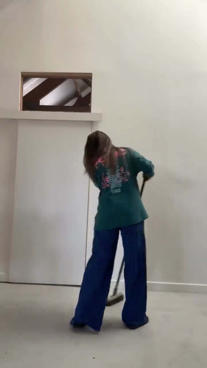 Still in clean-up mode over here 🧹💨 The dust is next-level ⚡️… and I’m definitely not on top of it yet.
But — a second-hand hoover is on the way 🙌 Hallelujahhhh!
A @lilbieber interlude in the meantime 🎵
Next week… furniture begins 🪑✨ Stay tuned.
#dustybutdetermined #studiocleanup #creativeworkspace #furniturerestoration #upcyclingfurniture #secondhandfinds #vintagerestoration #beforeandafterhome #furnitureflip #workshopvibes #makerlife #claecstudios #creativeprocess #furnitureartist #upcycleyourlife #sustainableliving #handmadehome #homerestoration #scottishmaker #smallbusinessscotland #ecofriendlyliving #interiorgoals #furnitureinspo #restorerenewreuse #fromdusttodesign #furniturelove