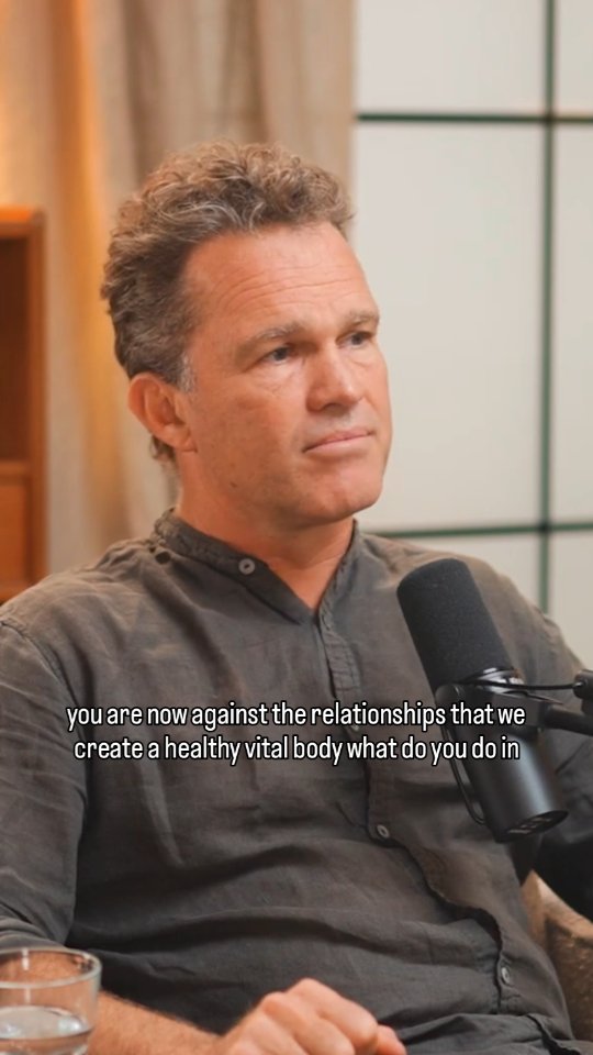 Dr. Zach Bush explains how he approaches the toxins we are exposed to in our everyday environment, by sharing a very powerful message.
@zachbushmd on the @weareraise podcast
#toxicity #gratitude #presence #transcendence #health #diet #toxins