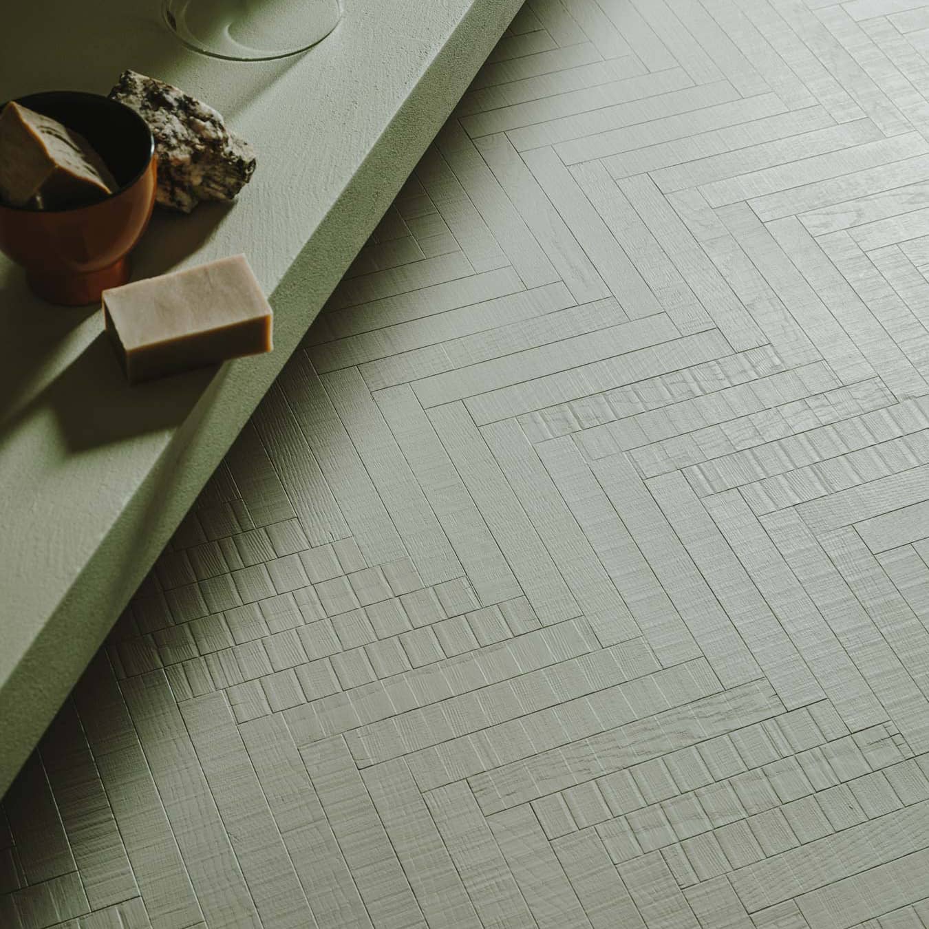 Evlerinize sıcaklık katacak bir sanat eseri: @kerakoll_design Legno+Color! 🌳
El yapımı meşe parkelerimizle, sadece bir zemin değil, aynı zamanda size özel bir dokunuş sunuyoruz. Farklı boyutlarda ve kişiselleştirilebilir dokularla hayalinizdeki tasarımı gerçeğe dönüştürün.
Boyutlar: Büyük (70x1250 mm), Orta (50x400 mm), Küçük (42x300 mm)
Kalınlık: 10 mm
Hayalinizdeki zemini bizimle yaratın!
-----------------------
An art piece that will add warmth to your homes: Karakoll Legno+Color! 🌳
With our handmade oak parquet floors, we offer not just a floor, but a special touch just for you. Turn your dream design into reality with different sizes and customizable textures.
Sizes: Large (70x1250 mm), Medium (50x400 mm), Small (42x300 mm)
Thickness: 10 mm
Create your dream floor with us!