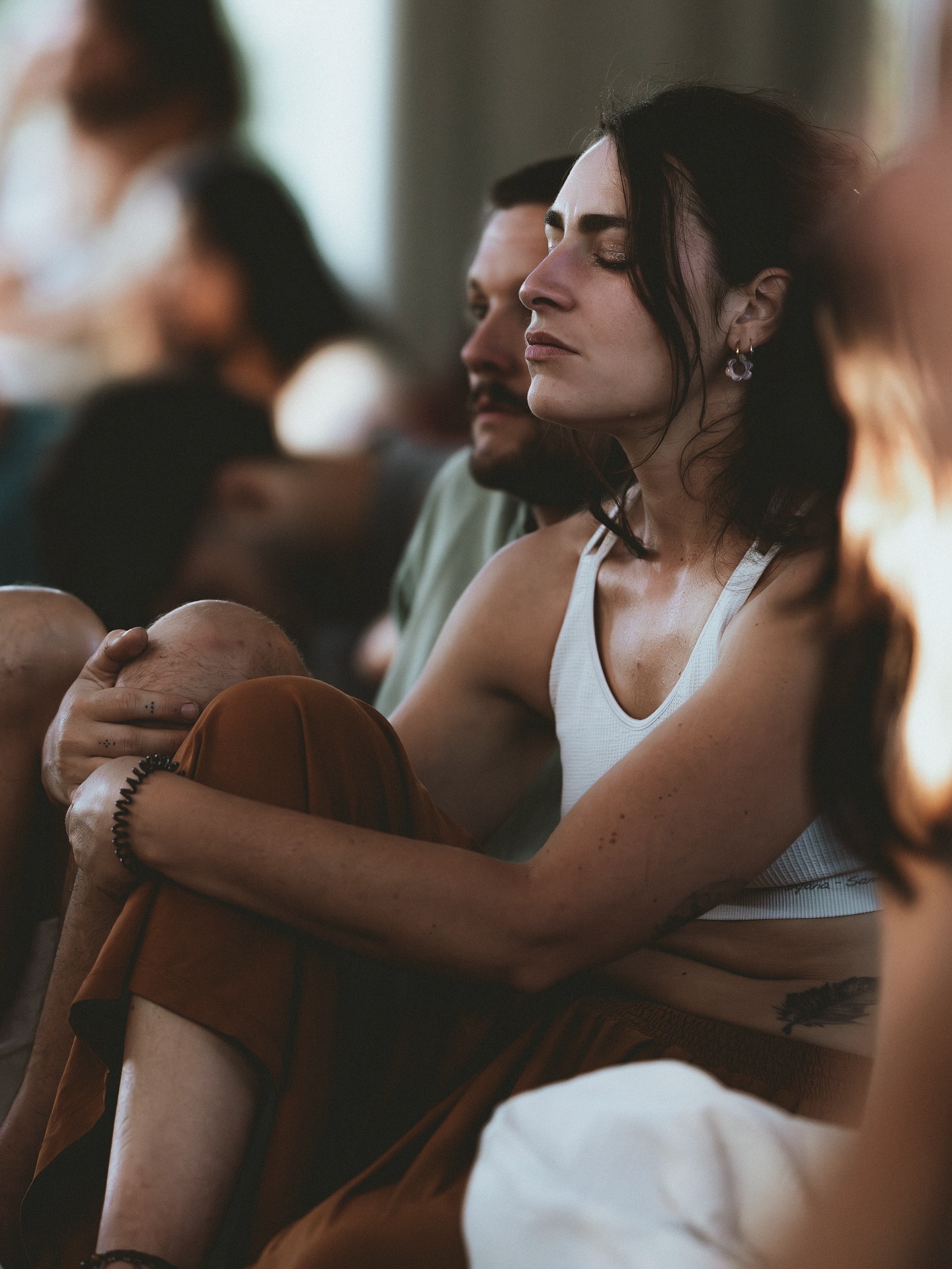 Vous reprendriez bien un peu de @wakantanka.festival ?
Souvenir de ces moments, les retrouvailles avec les copines, les rencontres en vrai après le virtuel. L’amour, toujours.
1. Touchée par la grâce de @kellyaura_music
2. Pratiquer avec mon chéri
3. Un breathwork avec la merveilleuse @sacred.by.debby
4. Un concert émouvant @kellyaura_music
5. Pratiquer avec les copines @armelleplanchon @equilibre222 et guidées par la belle @jade.fitoussi
6. Les femmes sont des guerrières
7. Faire éclater sa joie @sahas__spiritual_retreat
📸 @captathazel @wakantanka.festival