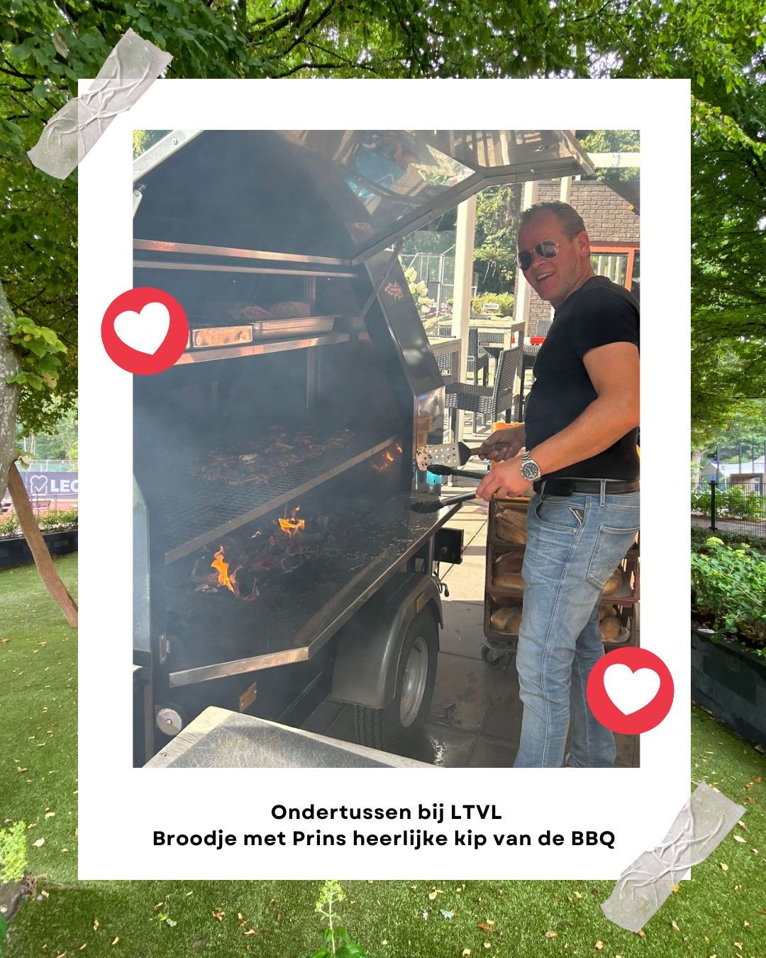 Tijdens het Leo Catering Tennis & Padel toernooi hebben we uiteraard ook oog voor de inwendige mens. Naast Leo's Sponsor Menu hebben we vanaf vandaag ook iedere dag een speciaal gerecht. Vandaag (donderdag 21 augustus) trappen we af met de fameuze BBQ kip van Joost en Floris Prins. Uiteraard op een heerlijk broodje. En dat voor de bijzonder aantrekkelijke prijs van €4,50. Dus kom snel langs want op = op.
Shout out naar ForFriends voor het beschikbaarstellen van hun BBQ