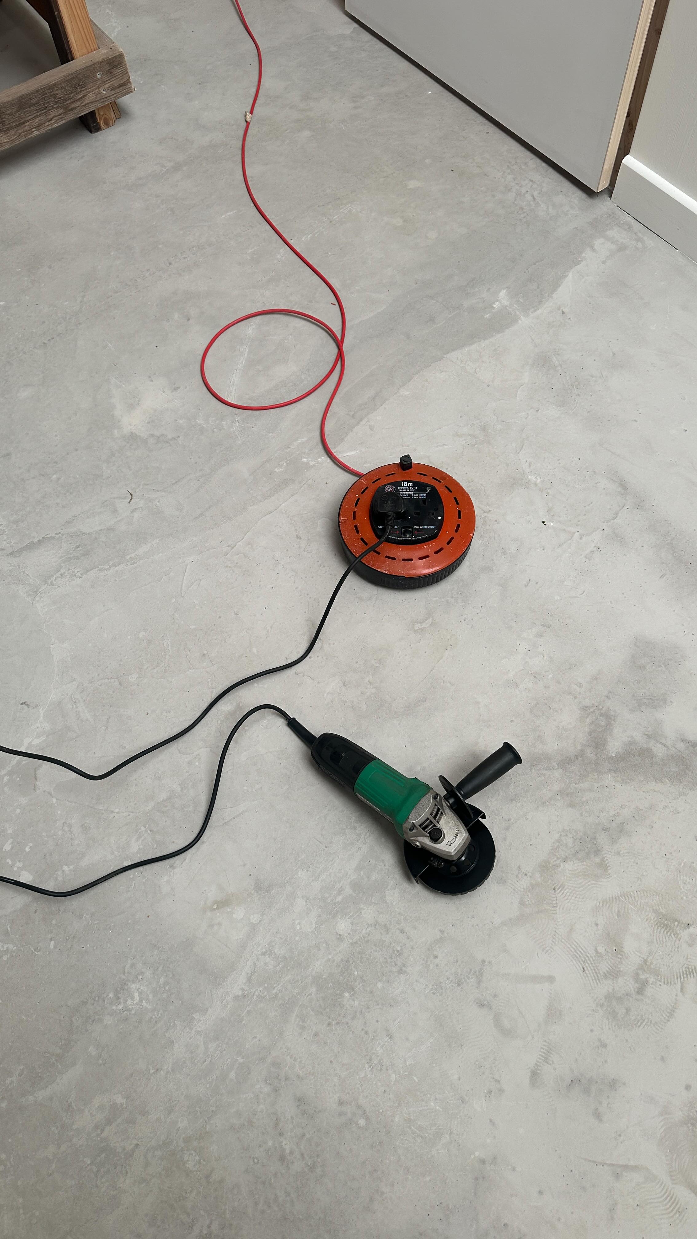 Cleaning up the joins after laying the self-levelling concrete—laughing in a cloud of dust, thinking I really should’ve bought the extra attachment for the hoover.
My Dad did warn me 🫣
But I know this much: the dust always settles, the lines sharpen, and the vision comes back better than before 🙏
Hope everyone keeps safe from storm Floris 🌬️
#DustyButDetermined #RestorationRealness #studioreno #IndustrialInteriors #WabiSabiStyle #MinimalInteriors #ModernRustic #ScandiStyle #RawMaterials #MaterialMatters #TexturedInteriors #SurfaceDesign #NaturalInterior #PolishedConcrete #ConcreteFlooring #ConcreteDesign #ConcreteFinishes #FloorRenovation #InteriorFloors #ConcreteRestoration #ConcreteStyle #ConcreteCraftsmanship #ConcreteWork