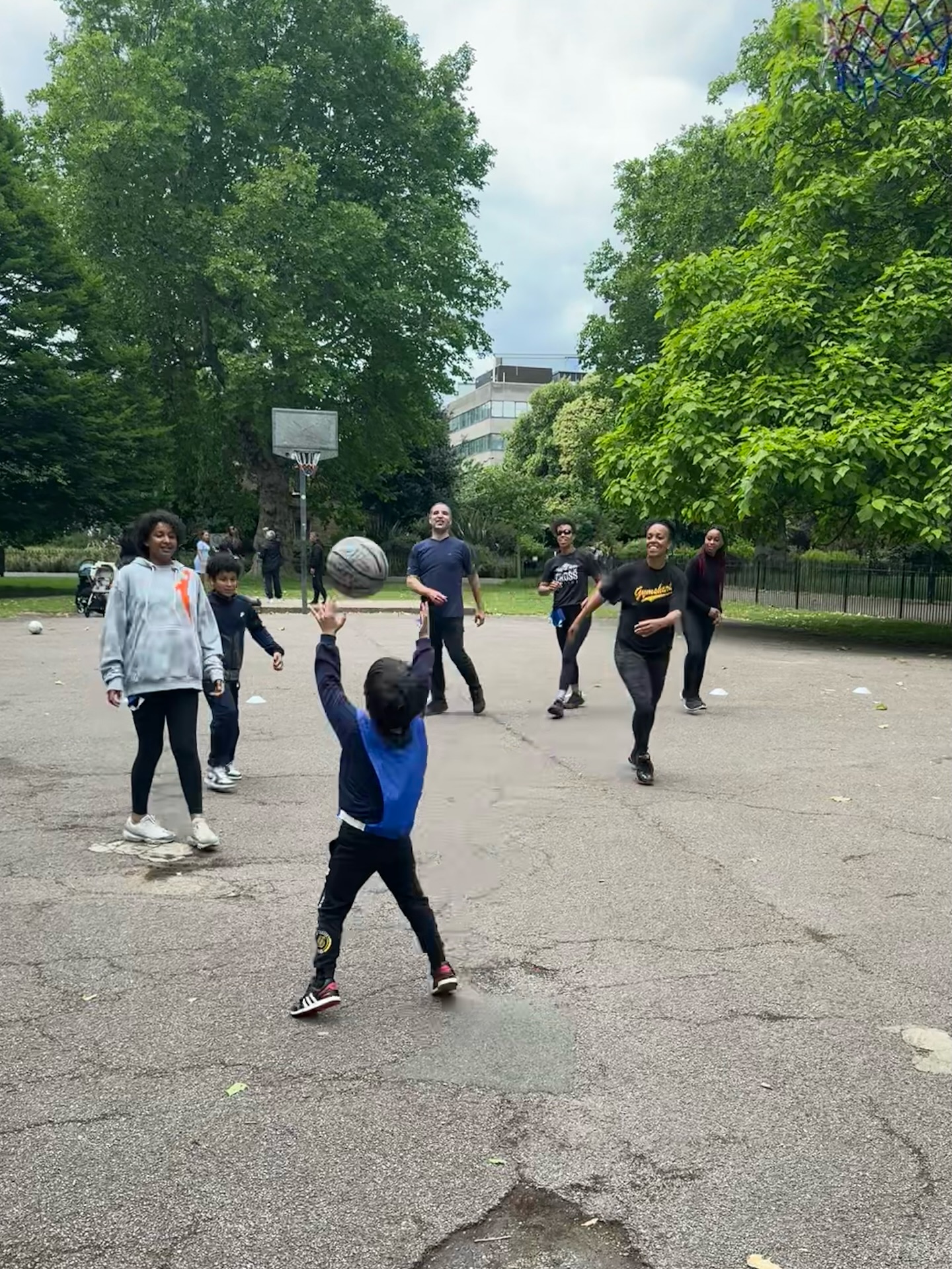Honestly, you should come along to our family basketball sessions. 
It’s super relaxed, everyone just shows up, plays a bit, and it is always fun. Doesn’t matter if you’ve never played before. Give it a try, you’ll fit right in. 
It’s a great way for families to spend time together, get active, and meet other people from the community. Plus, I swear, I always leave with a smile.
#familybasketball
#communitysports
#kenningtonpark 
#activefamilies
#crisscrossactive