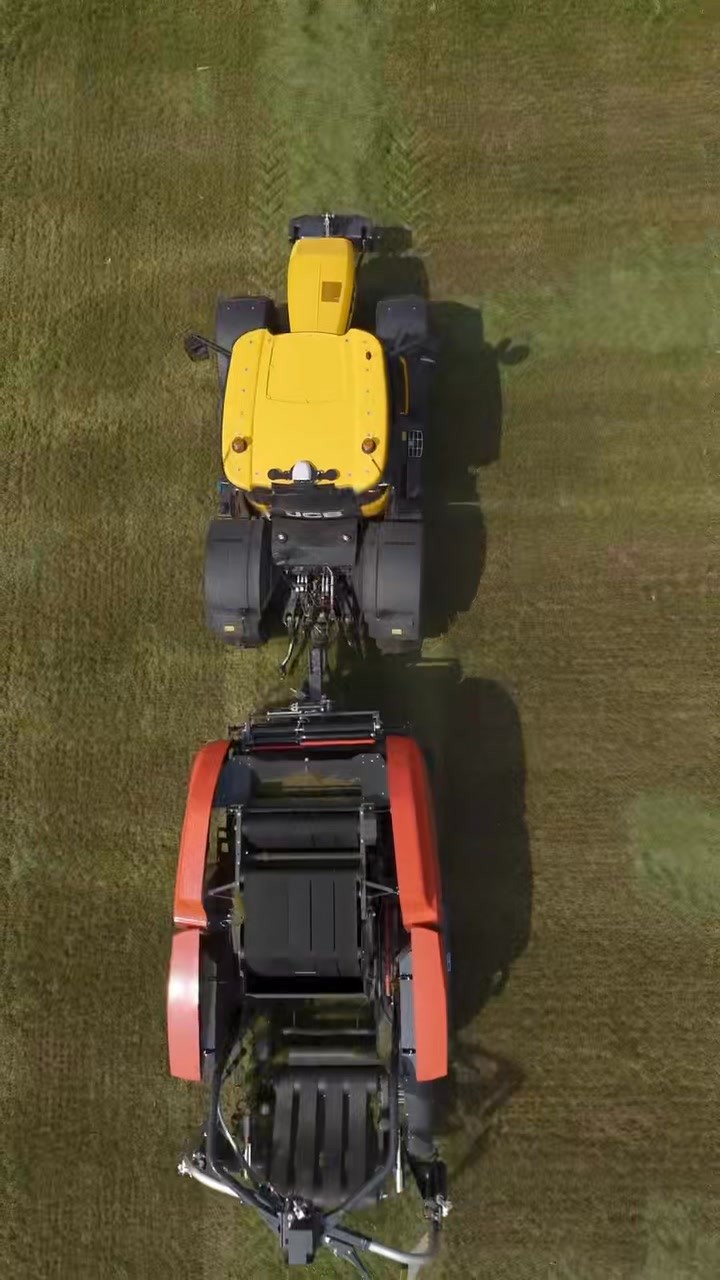 A new kuhn_uk VBP 3260 Intelliwrap baler-wrapper combination with Film binding out on demonstration with our jcbagriculture Fastrac 4220 🤩
#beares #kuhn #bestrongbekuhn #qualityforage #jcb #fastrac #farm #agriculture #tractor #4220 #builtinbritain #icon #backbritishfarming ew