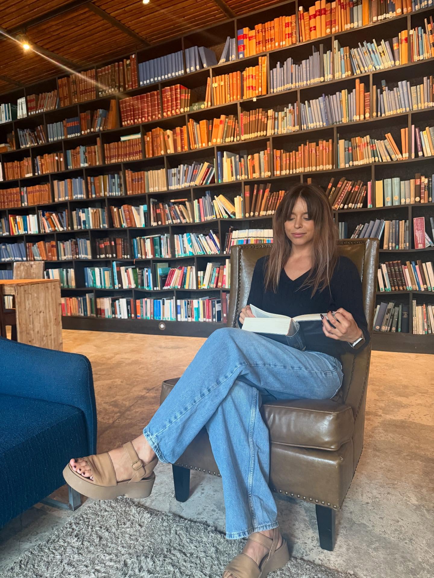 “Hello, I live here!” 🍐 📖 #manifestingmydreams #librarygoals
🌊 Our tour of the west silver coast: Peniche, Óbidos, Paredes, Leiria and praia do Pedrogão