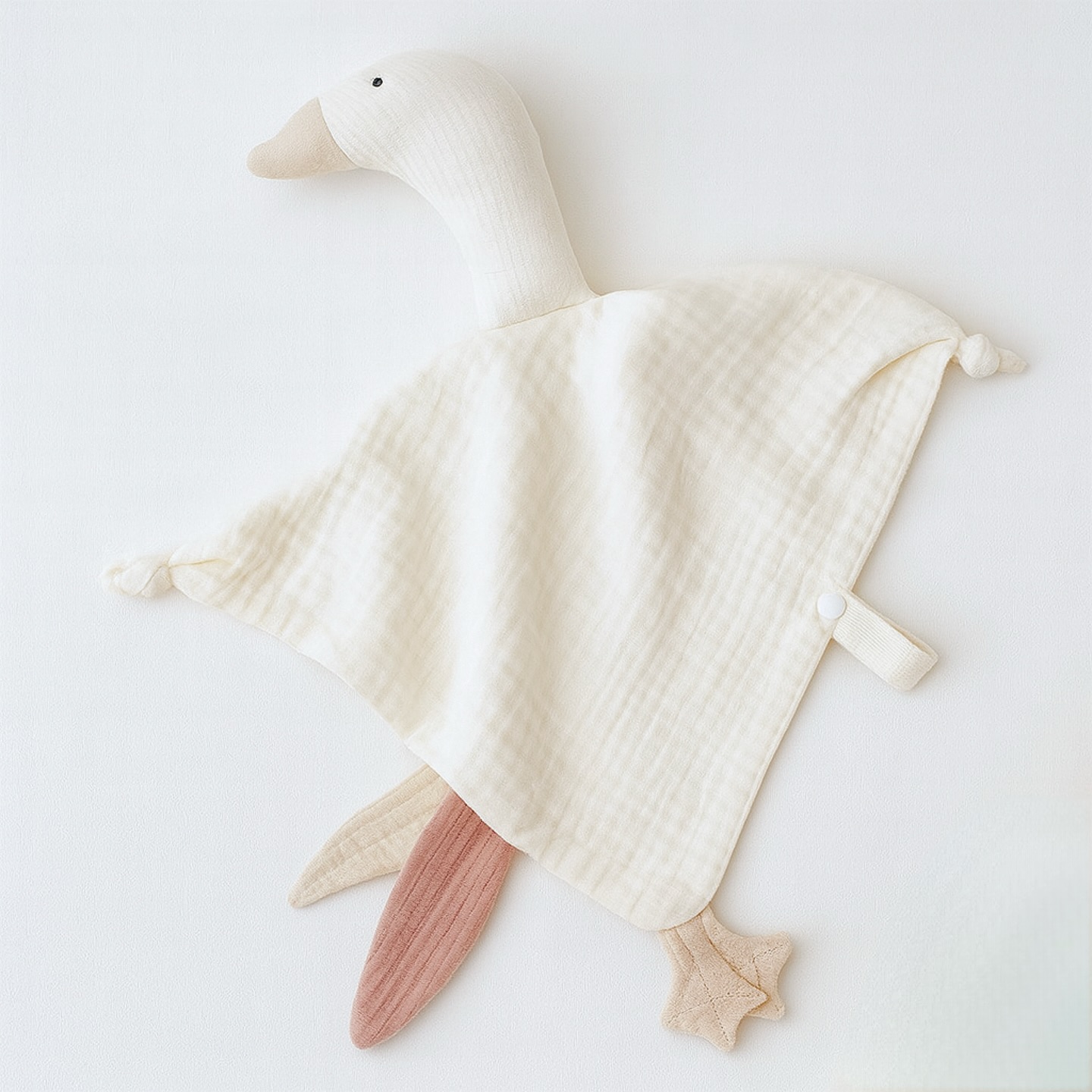 ✨ Gansos de apego ✨
Hechos de muselina de algodón orgánico, suaves y delicados para tu bebé 🤍
Con broche práctico para el pepe o para asegurarlo donde quieras.
Disponible en 4 colores: crema, rosado, azul celeste 🕊️
⭐ Precio: Q125 c/u + envío
#ArielleKids #BabyEssentials #MomLife #ConAmor