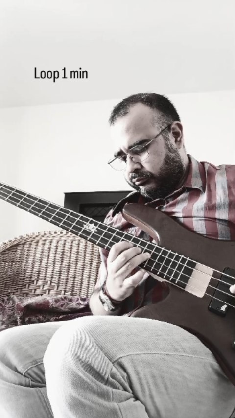 Minuloop
.
.
.
#loop #bass #bassist #vibrar #bajoelectrico #bassmusic #bassplayer #basssolo #groove #jazz #feelgood #amor
