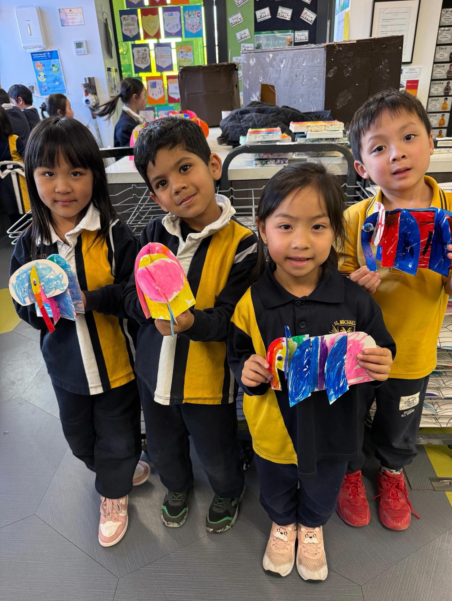 Yesterday the Preps listened to the shortlisted picture book, ‘How To Move A Zoo’. They then used colour slicks to make wonderful patterns. Once coloured, the pieces were slotted together to make a 3D elephant. Fantastic work everyone. 🐘🐘🐘