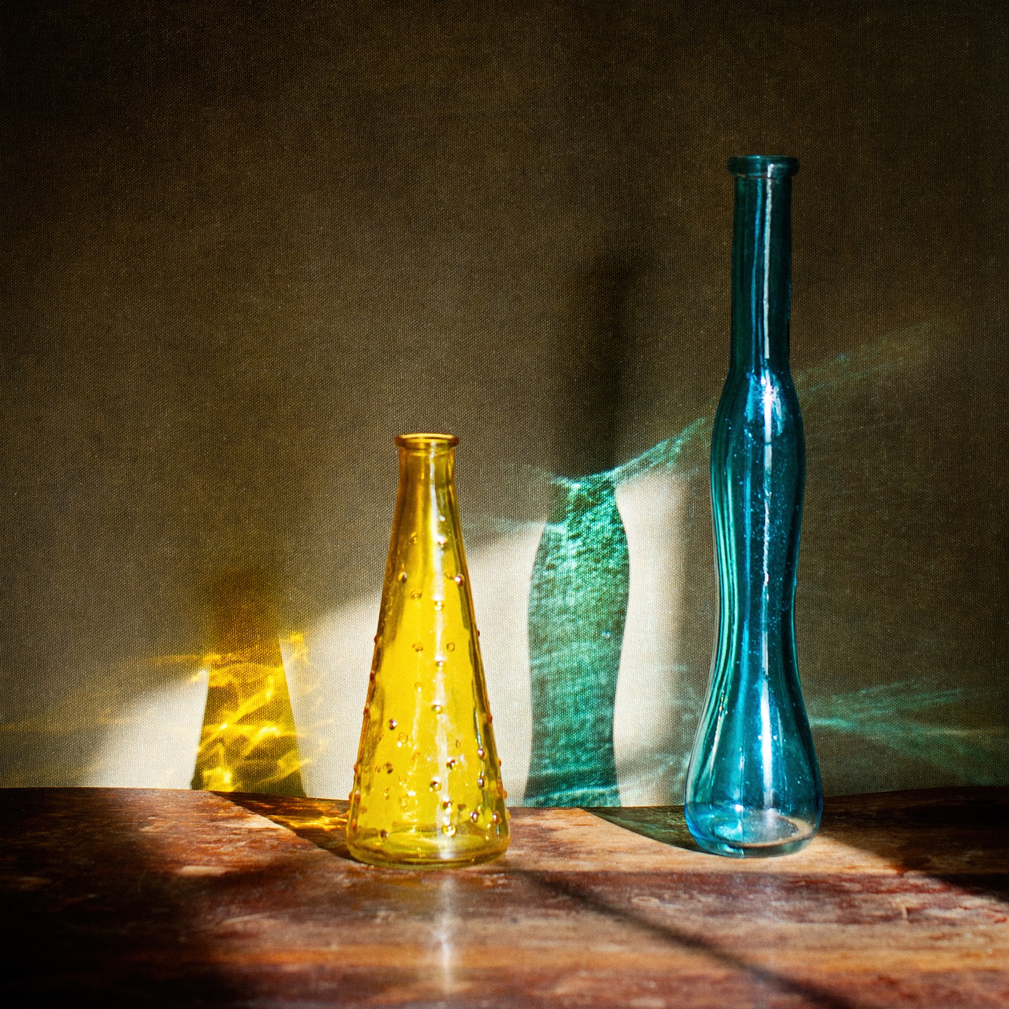 Today’s @photovogue art call is “Light”, clarity, brilliance, transformation.
This is Morning Light: glass bending color into new shapes, scattering brilliance across the wall.
A simple moment, made extraordinary by the way light insists on being seen.
#PVMondayLight #photovogue #fineartphotography #conceptualphotography #tammySwarek #lightshow