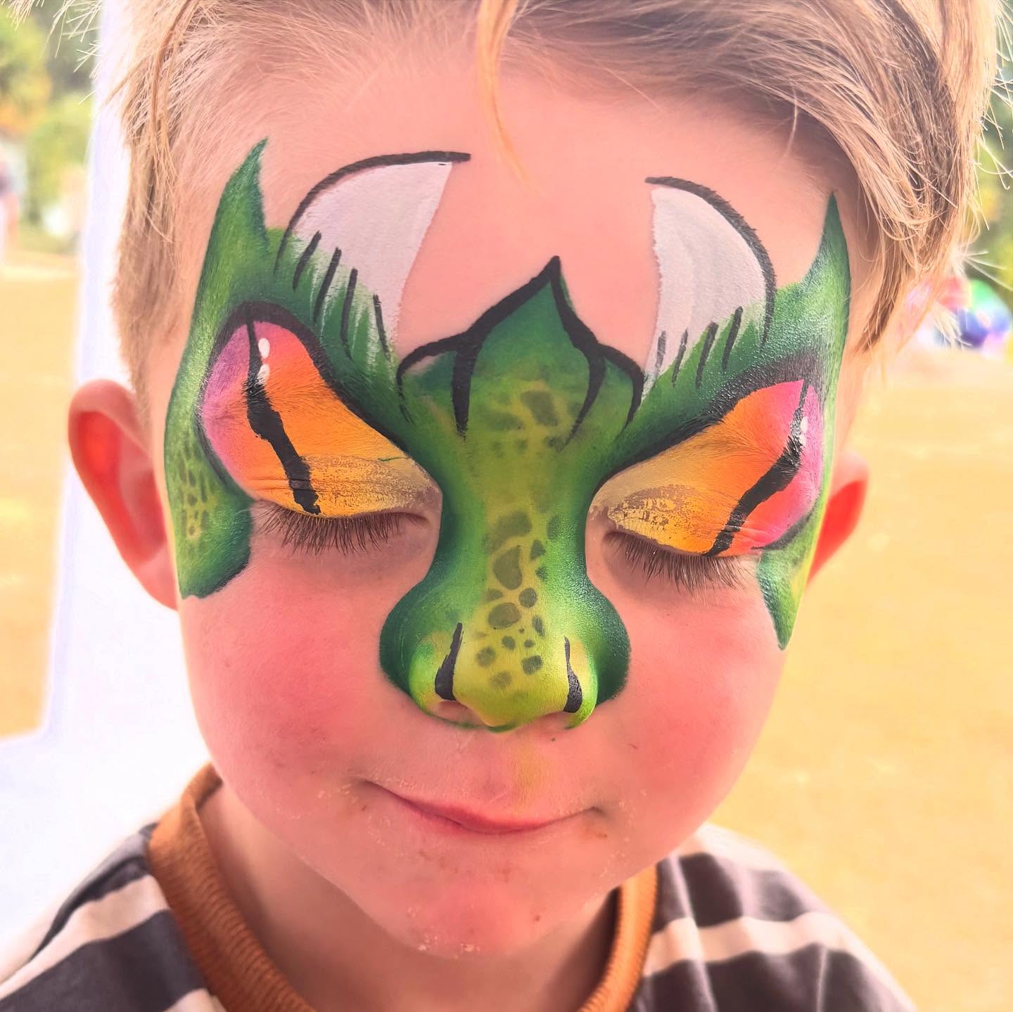 Great start to another week at @uptoncountrypark 😍✨ I can’t believe next week is my last week. This summer has flown by! I will be in the walled garden every weekday 11-4 so come down for face painting, henna, hair braids and more 💕