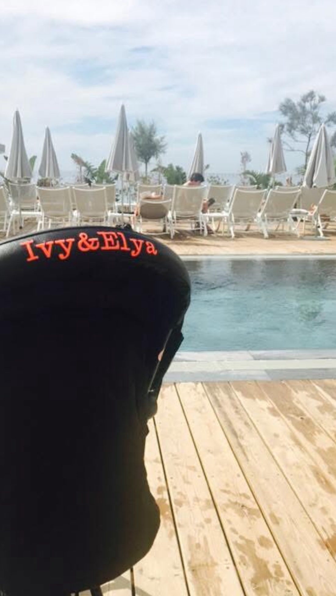 Ce n’est pas toujours simple… mais un jour, on réalisera que le vrai luxe, c’était juste d’être ensemble, tous les quatre, ici et maintenant
Bref profitez d’eux à fond🥹