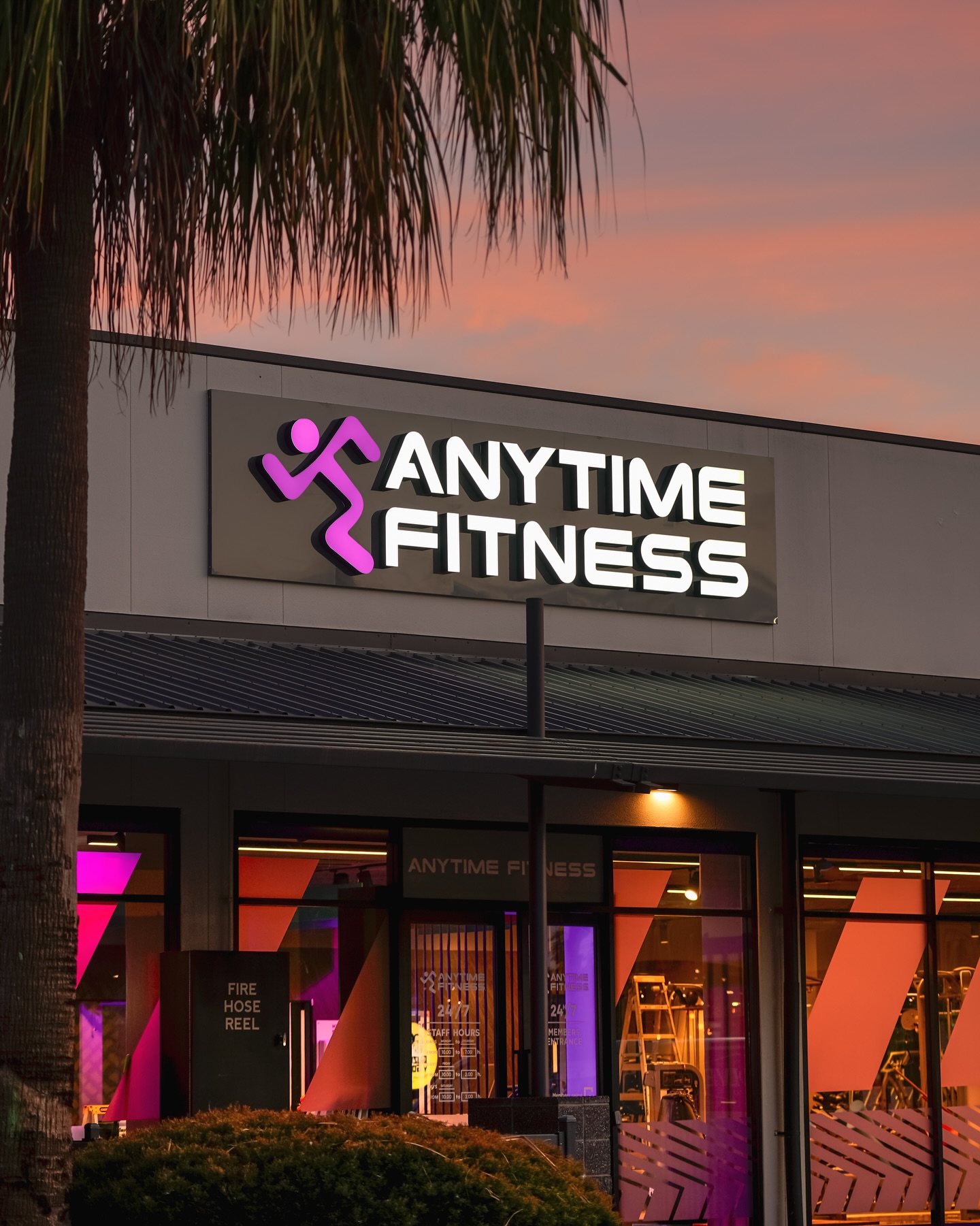 All hands on deck to push this full re-brand through with a tight window to start and complete works so business can return as normal for @anytimefitnessvictoriapoint
The team put in the hours, but we made it with a day to spare delivering yet another seamless project for the legends at @insightsigns
Onto the next πͺπ½