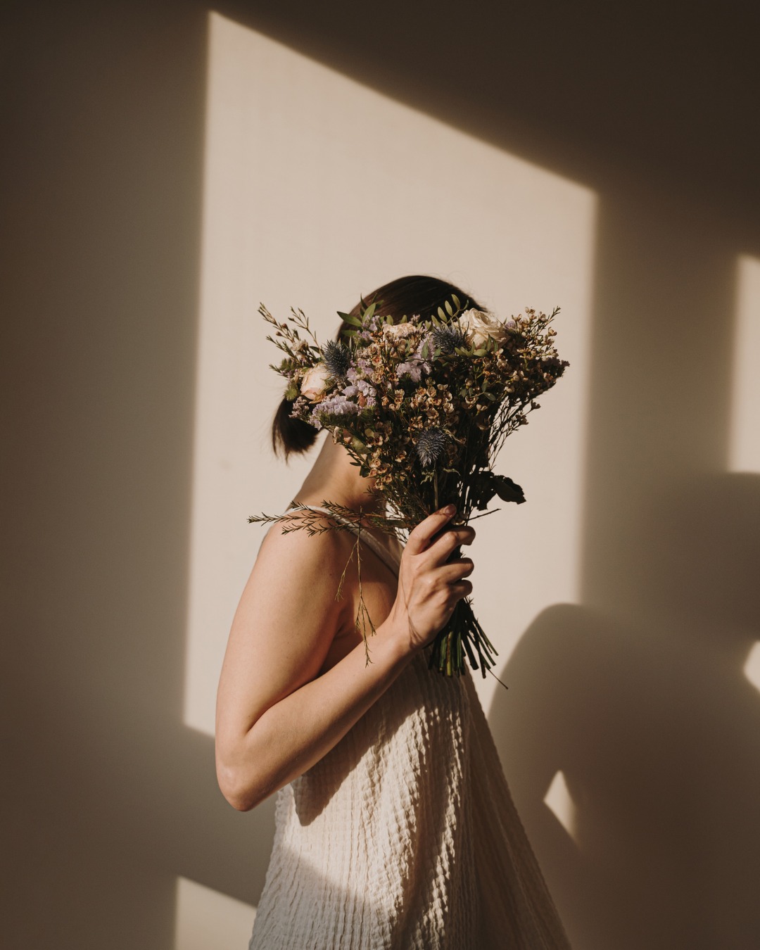 "Do I have to show my face on Instagram?"
Nope. Not if it doesnât feel right. Not if it doesnât feel you.
You can still build trust, grow your business, and connect deeply â without ever turning the camera on yourself.
Hereâs how:
â Let your voice be the face
â Share your process, your space, your products
â Use design, mood, and storytelling to leave a mark
â Focus on consistency, not visibility
You donât need to be in every post to be present.
Want help showing up in a way that actually feels good?
Letâs create a content plan that works for you â not the algorithm.
#TheLifeStyleEdit #ContentThatFeelsGood #SocialsWithSoul #CreativeStrategy #YouDoYou