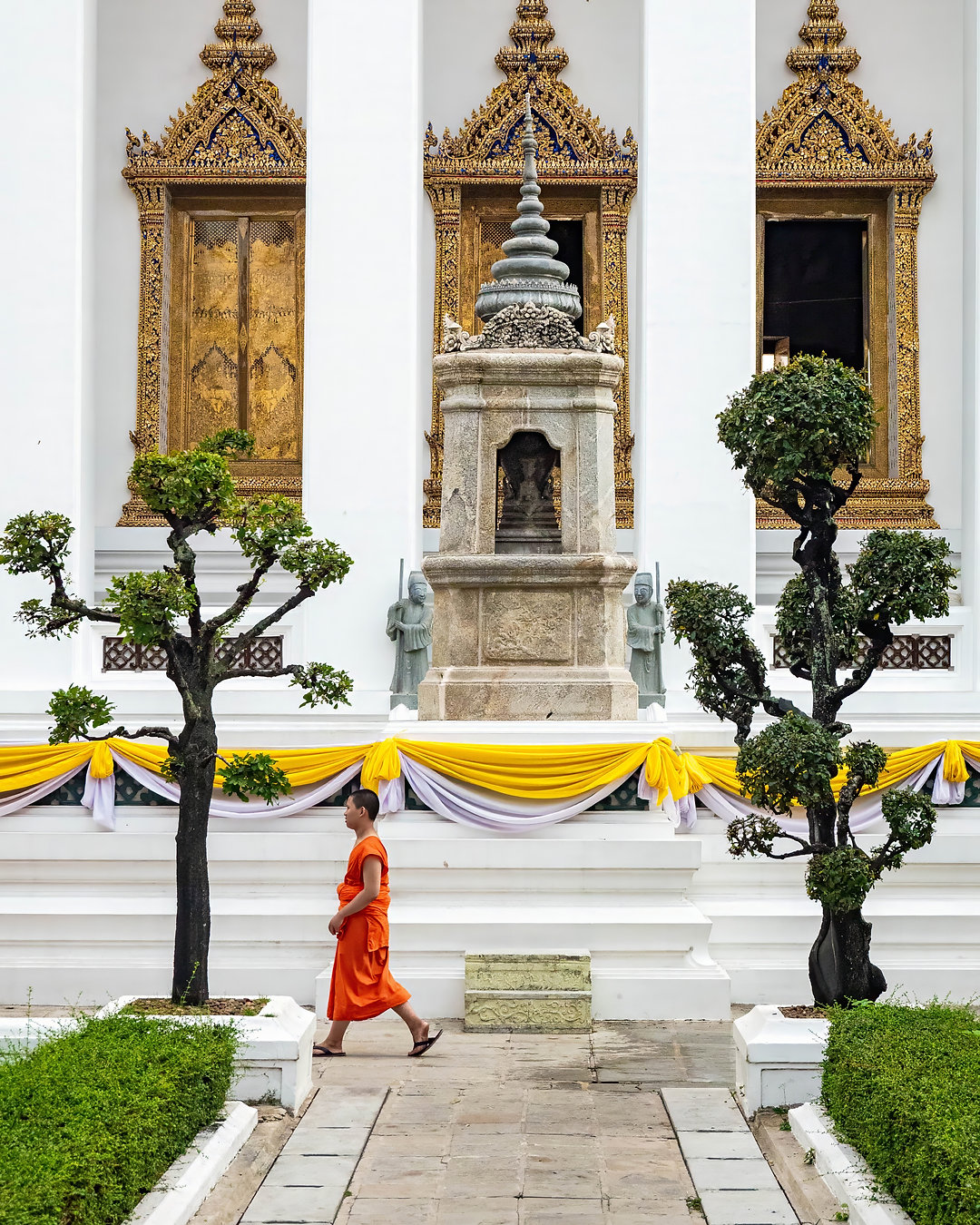📸 Dive into the vibrant world of Bangkok with our guided photography tour! Discover unique spots and hidden gems you won't find in the typical guidebook, all while capturing the essence of the city through your lens. Don't miss out on this unforgettable experience! Join us now! Link in Bio