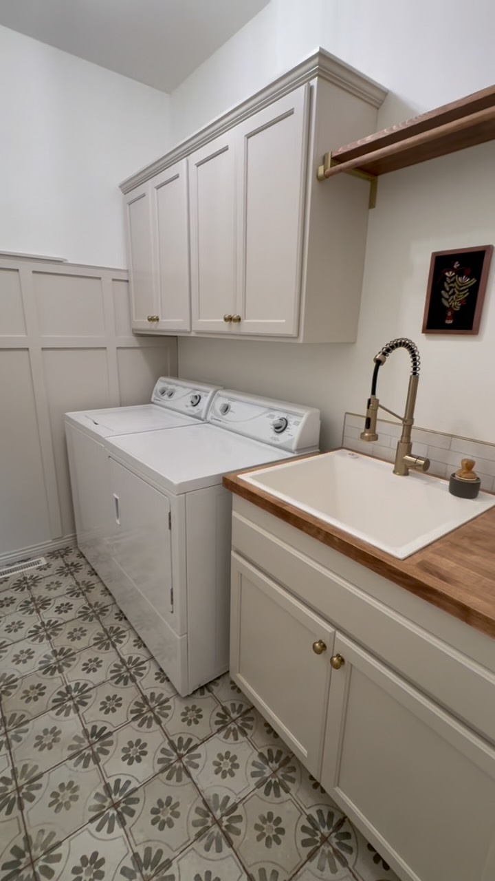 How cute is this laundry room makeover we did at Story of Home project?! Originally we were only going to do tile on the floor, but we ended up adding a cabinet, changing the finishes and painting everything to a soft taupe. I love the tile in here! Laundry rooms are one of my favorite places to do something fun or patterned - doing laundry is so boring, the space you do it in might as well be joyful! ✨
#boiseinteriordesigner #boisegeneralcontractor #boiseremodel #boise