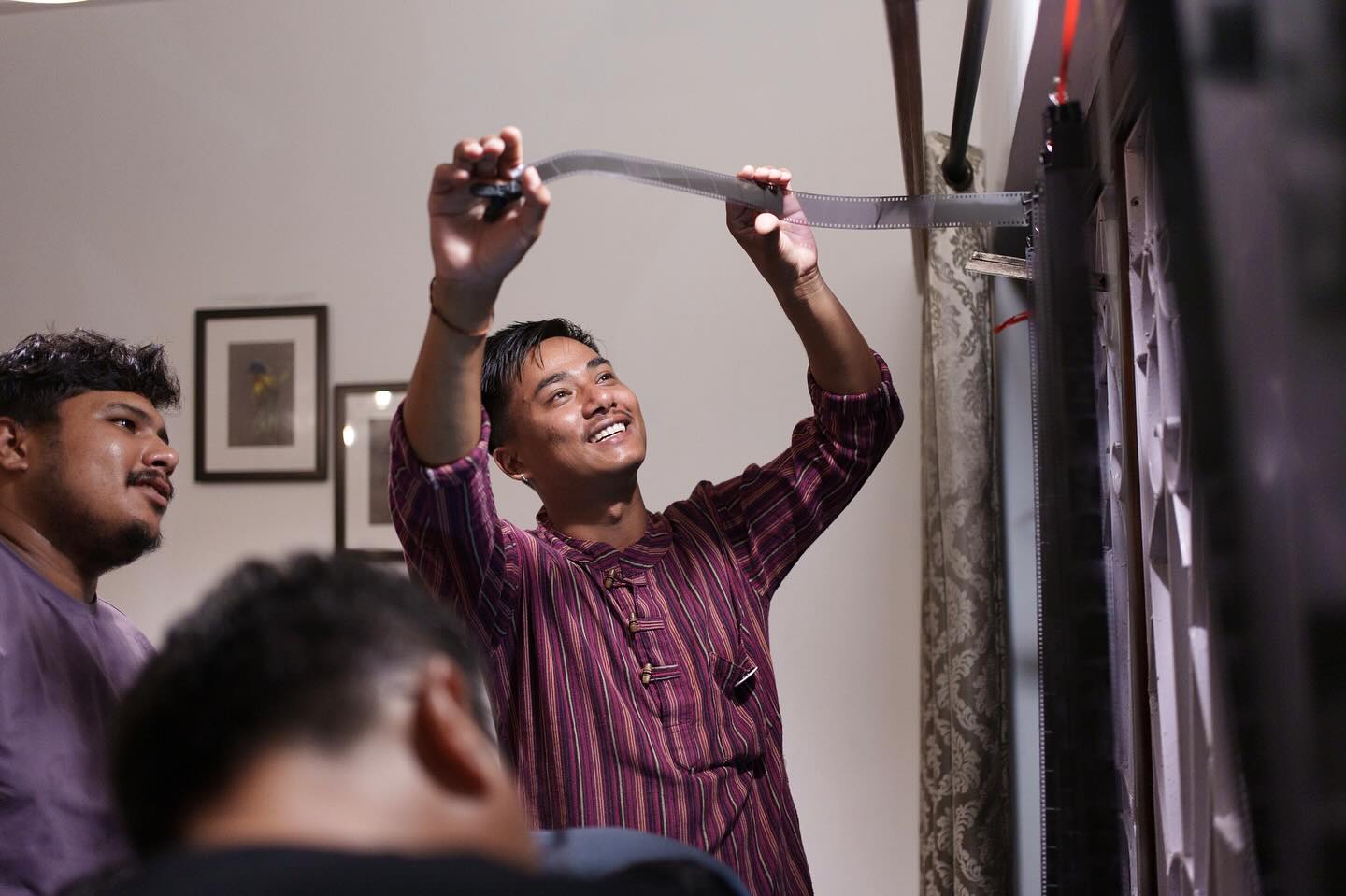 Introduction to Analogue Photography/ Kalimpong
16-17th August, 2025 / @cloud9kpg
The Confluence Collective, as part of World Photography Week, successfully hosted the 3rd edition of the Introduction to Analogue Photography Workshop in Kalimpong. This marks the third such workshop in the region, following earlier editions held in Darjeeling and Sikkim. These workshops aim to introduce and deepen the understanding of analogue photography among aspiring photographers in the Eastern Himalayan region.
The two-day workshop was mentored by Confluence members @its_ashwin007 Ashwin Sharma, @yawanrai Yawan Rai, and @chinlop Chinlop Fudong Lepcha, all of whom brought their expertise and passion to the learning space. The workshop hosted around ten participants, including two outstation attendees, and offered a hands-on, immersive experience in analogue photography practices from shooting with film to developing and understanding photographic processes.
This workshop was made possible with the continued support of @srishtidigilife SRISHTI DIGILIFE, Chennai. We were honored to have @vivek.mariappan Vivek Mariappan, Product Head of Film and Darkroom for India at @srishti_analogue SRISHTI DIGILIFE, present during the workshop. Srishti has been a consistent partner in supporting all of our analogue photography workshops, and their contribution has been instrumental in nurturing this practice in the region.
We extend our heartfelt thanks to all the participants, mentors, and collaborators for making this workshop a meaningful and enriching experience. We look forward to organizing more such initiatives to foster a deeper appreciation and practice of analogue photography.
@studio_tetteluna @cloud9kpg