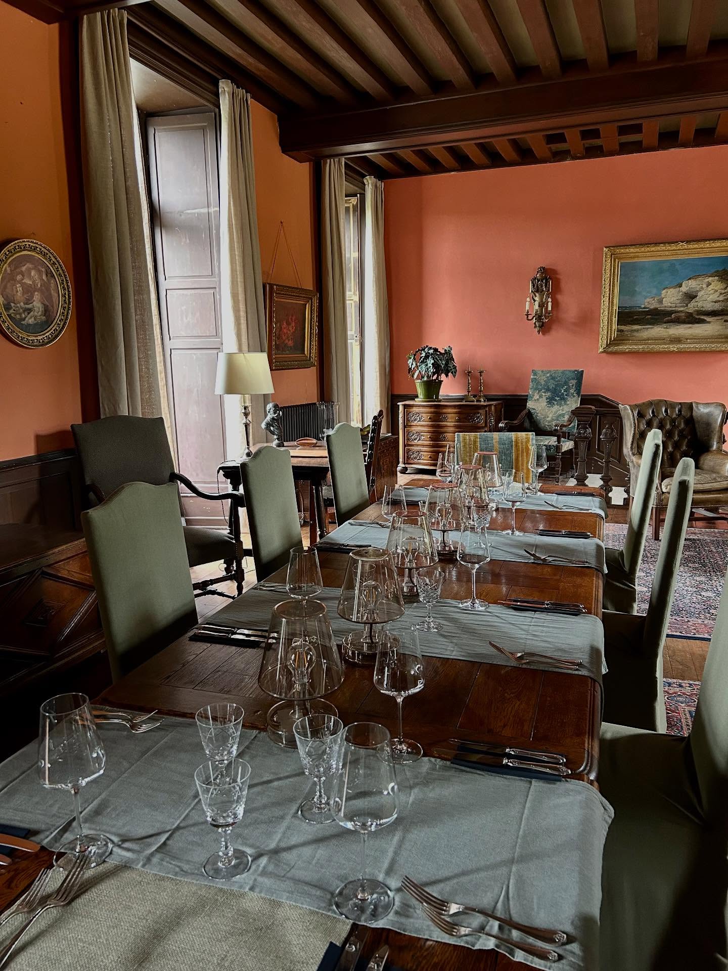 Relax and join our table d’hôtes. Book your stay now!