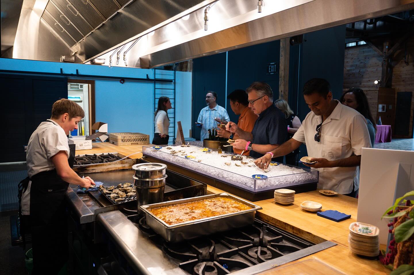 Welcome to The Redd Community Kitchen!
The Community Kitchen is included with your rental of The Redd or can be booked on its own as a unique event space. Perfect for cooking competitions, chef demos, cooking classes, networking mixers, content creation, and more.
The possibilities are abundant!
- 2,206 sq ft of versatile space
- 75 theater-style | 92 standing | 50 dining
- Chef’s counter with 12 stools
- 13 adjustable-height workshop tables
- 4 flat screens, microphones, surround sound + demo camera
- 2 commercial gas ranges, convection oven & full prep kitchen
Head to the link in our bio for more information.
Photos by: Kelsey Curtis
Event: James Beard Awards