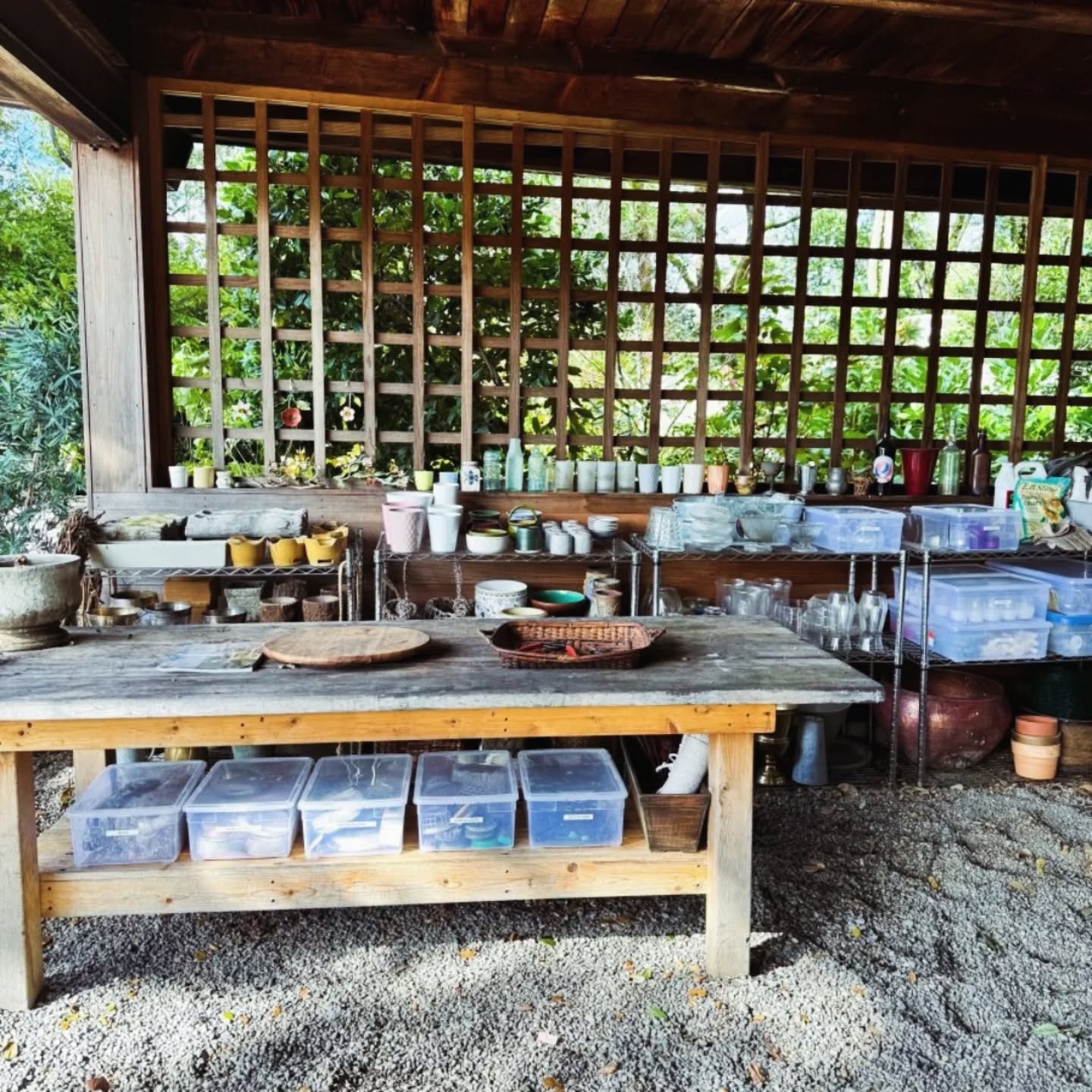 This transformation of a floral designer's workspace shows how an organized space creates better systems and flow, so my client @theadoraflora can do what she does best! (swipe for before shot)
#organizerforentrepreneurs #organizeforproductivity #professionalorganizer #bayareaorganizer #amscotthome