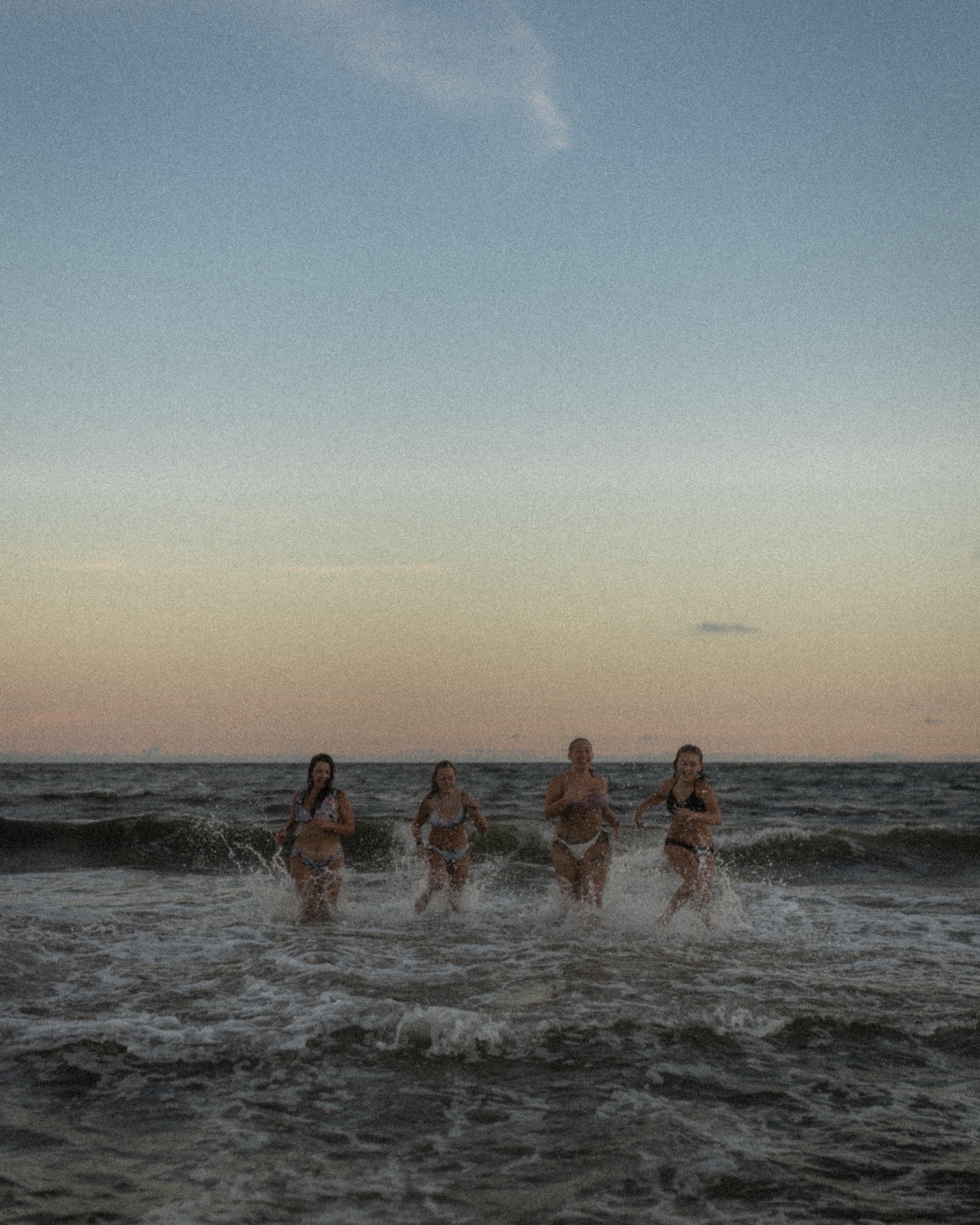 “for me, it was almost like winter didn’t count-
summer was what mattered.
my whole life was measured in summers…”
tsitp (ifyky)
#photographer #pensacolaphotographer #pensacolabeach #florida #summer #endofsummer #tsitp #floridaphotographer #summersunsetswimsession #alynnephotos #alynnephotography