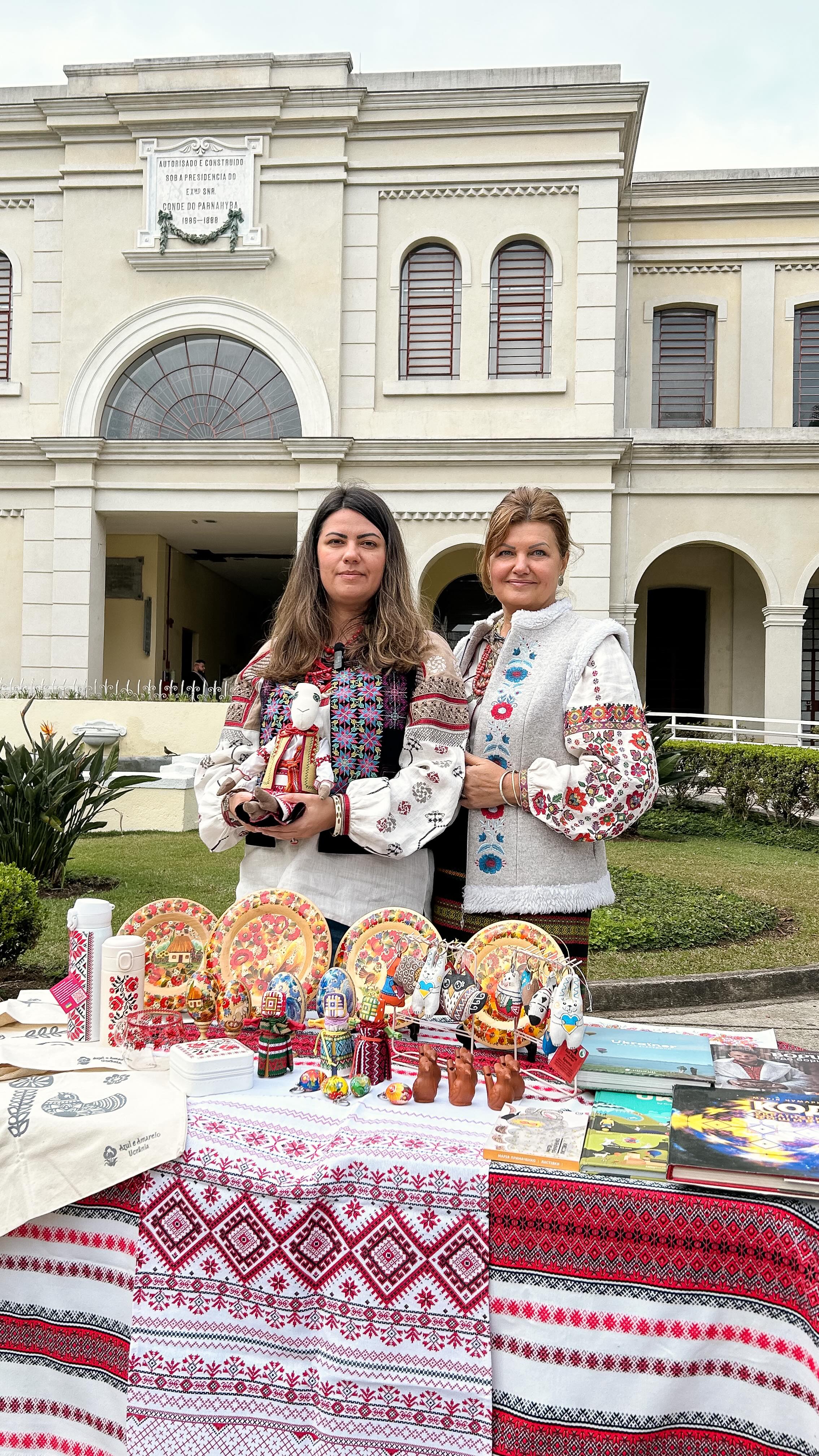 O Viva Leste Europeu 2025 foi um sucesso! Obrigado a todos que compareceram na festa no Museu da Imigração de São Paulo!
O apoio de vocês é fundamental para a cultura ucraniana no Brasil.
Querem saber mais sobre eventos ucranianos no Brasil? Se inscrevam no nosso canal no YouTube, o Azul e Amarelo Ucrânia!