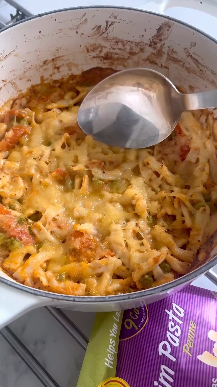 Creamy pasta with veggies🍅🤤
Ingredients:
- 1 clove garlic
- 1 cup cherry tomatoes
- 1/2 cup frozen peas
- Black pepper
- 1/2 cup fresh cream
- 1/2 cup Slim Pasta Penne
- Graded mozzarela
Method:
1. Cook the veggies in a bit of olive oil
2. Add the fresh cream
3. Smash the cherry tomatoes
4. Let everything cook together
5. Add the pasta
6. Sprinkle with cheese and bake until the cheese gets golden
🛍 Shop now ➡️ https://www.slimfoodsonline.com/pinkstuff
💸Use code "Summer30" for 30% OFF at checkout!🏖️
#slimfoodsonline #slimpasta #slimrice