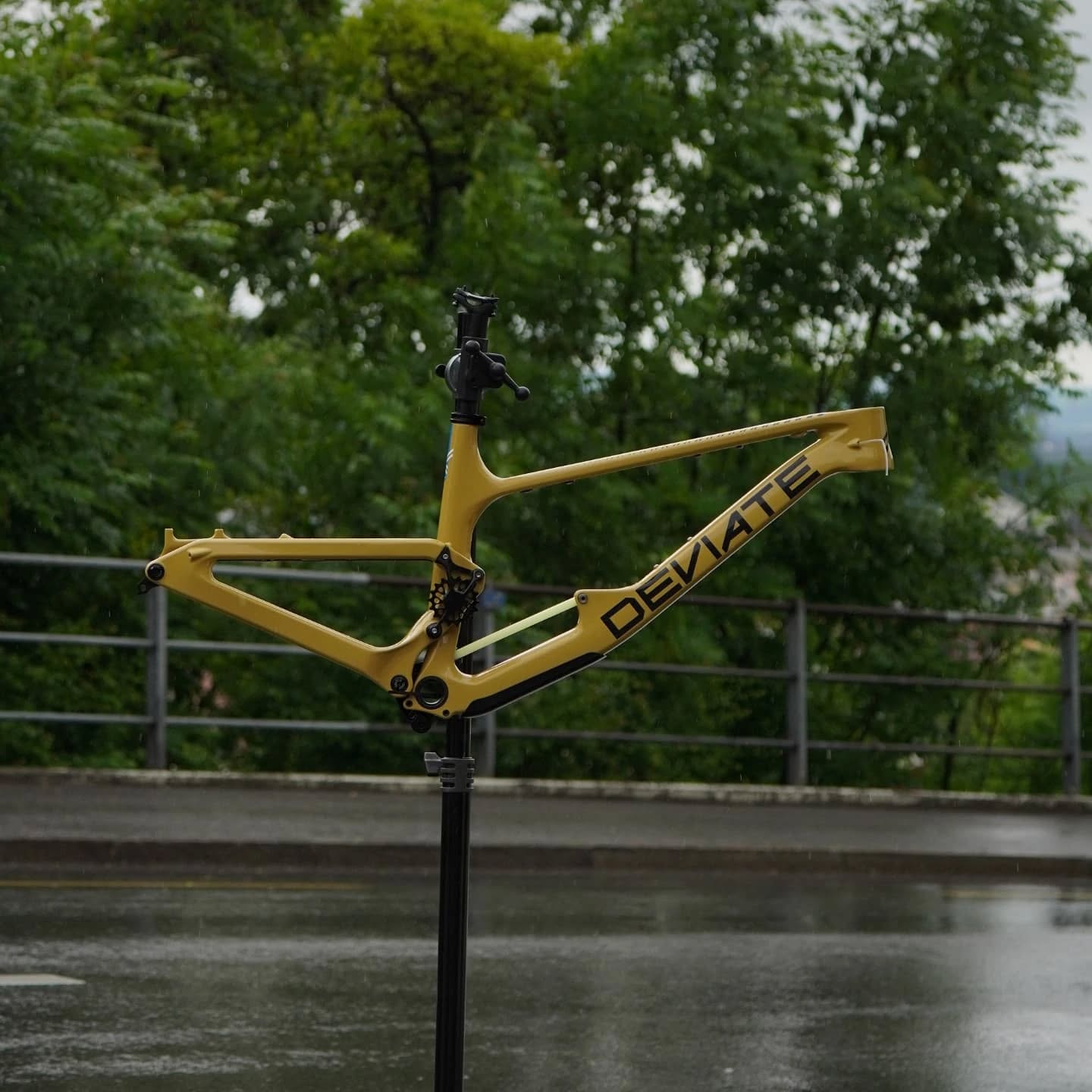 Deviate highlander due 🤩
Bei uns im Shop " wen du mol luege willsch "
www.stoeri-herisau.ch
5 Etagen voll mit Bikes und Zubehör wir haben alles was das 2 Rad Herz begehrt.
@deviatecycles
@rad_solutions_ch
#bikeshop#mtbenduro#stoeri2radcenterherisau#custombikes#deviate#herisau#gossau#sanktgallen#waldeggtrail#mtbswitzerland