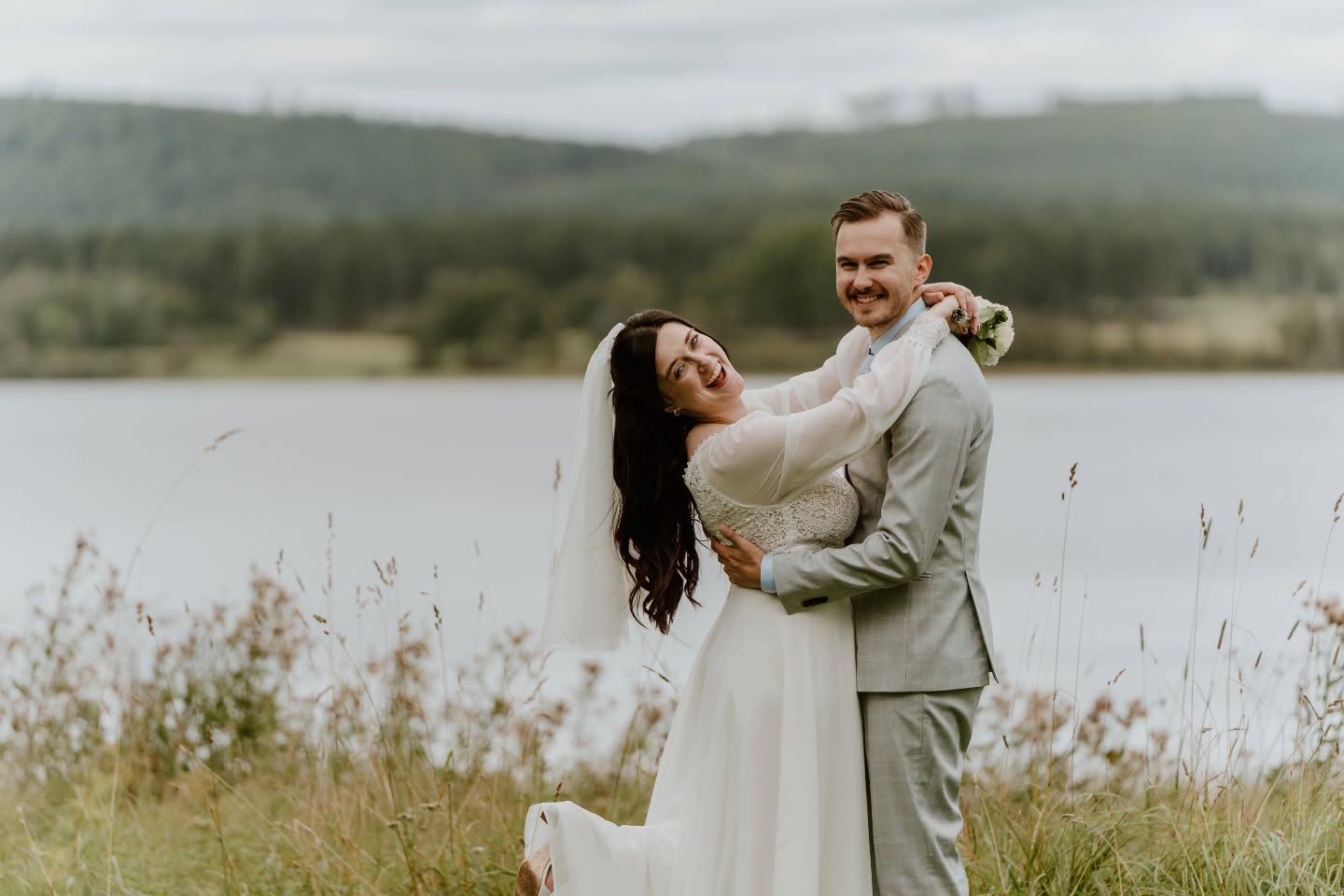 VASILISA 🤍 TOBIAS
För några veckor sen hade vi äran att vara platsen där detta vackra par förevigade sin kärlek. Vigsel i trädgården följt av middag i Magasinet och fest i Kryddgården. Kärleken flödade 🩵
Som vi älskar att få vara en del av dessa bröllopshelger här på Vassbo! 🥹
📷: @biorserik
.
.
.
#bröllopidalarna #bröllopvassbo #vassbologiochevent #vassbovandrarhem #magasinetvassbo #dalabröllop #weddingvenue #bröllop2026 #bröllopsplanering #bröllopslokal #bröllopsfest